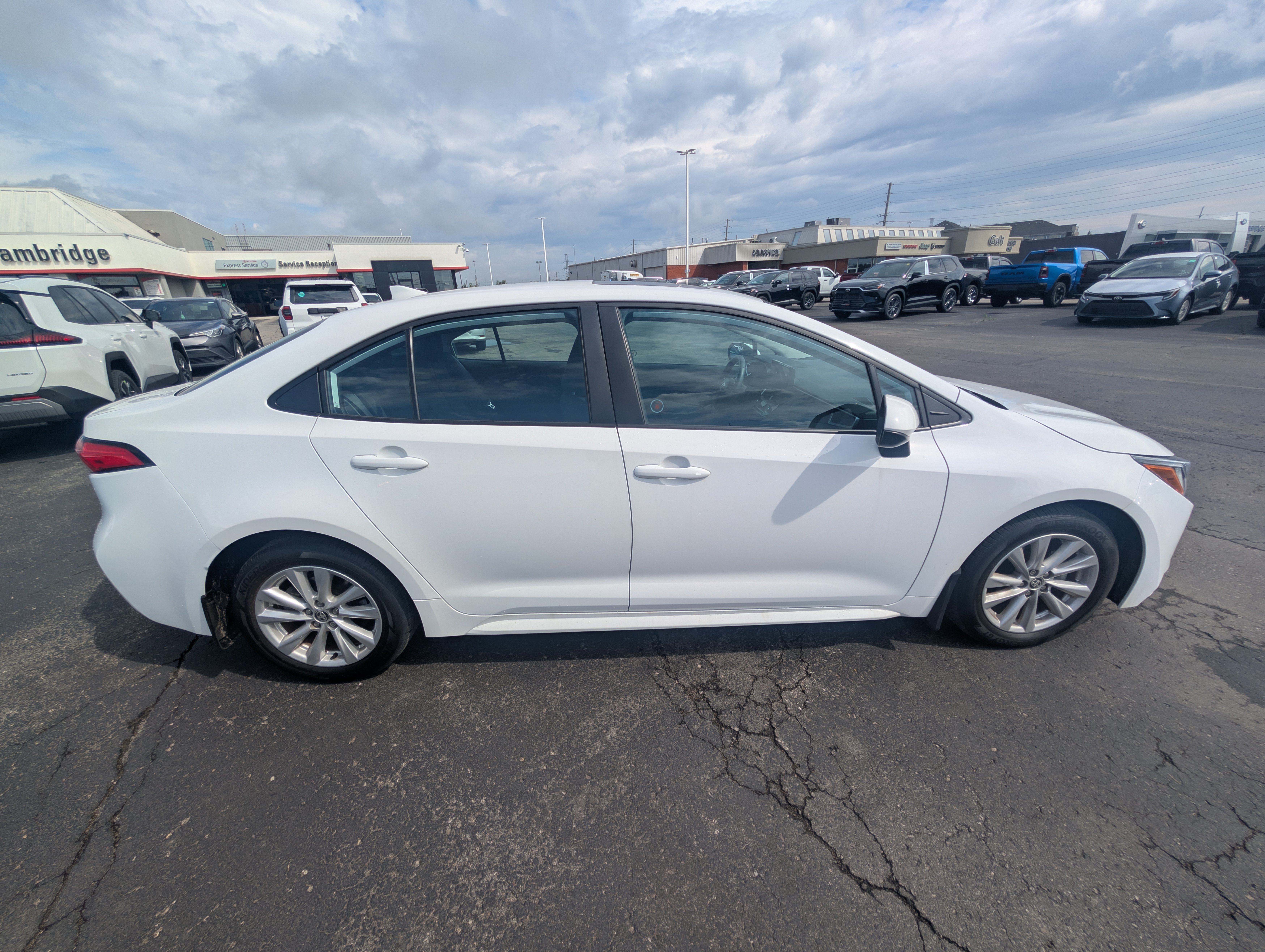 2024 Toyota Corolla LE - photo 4