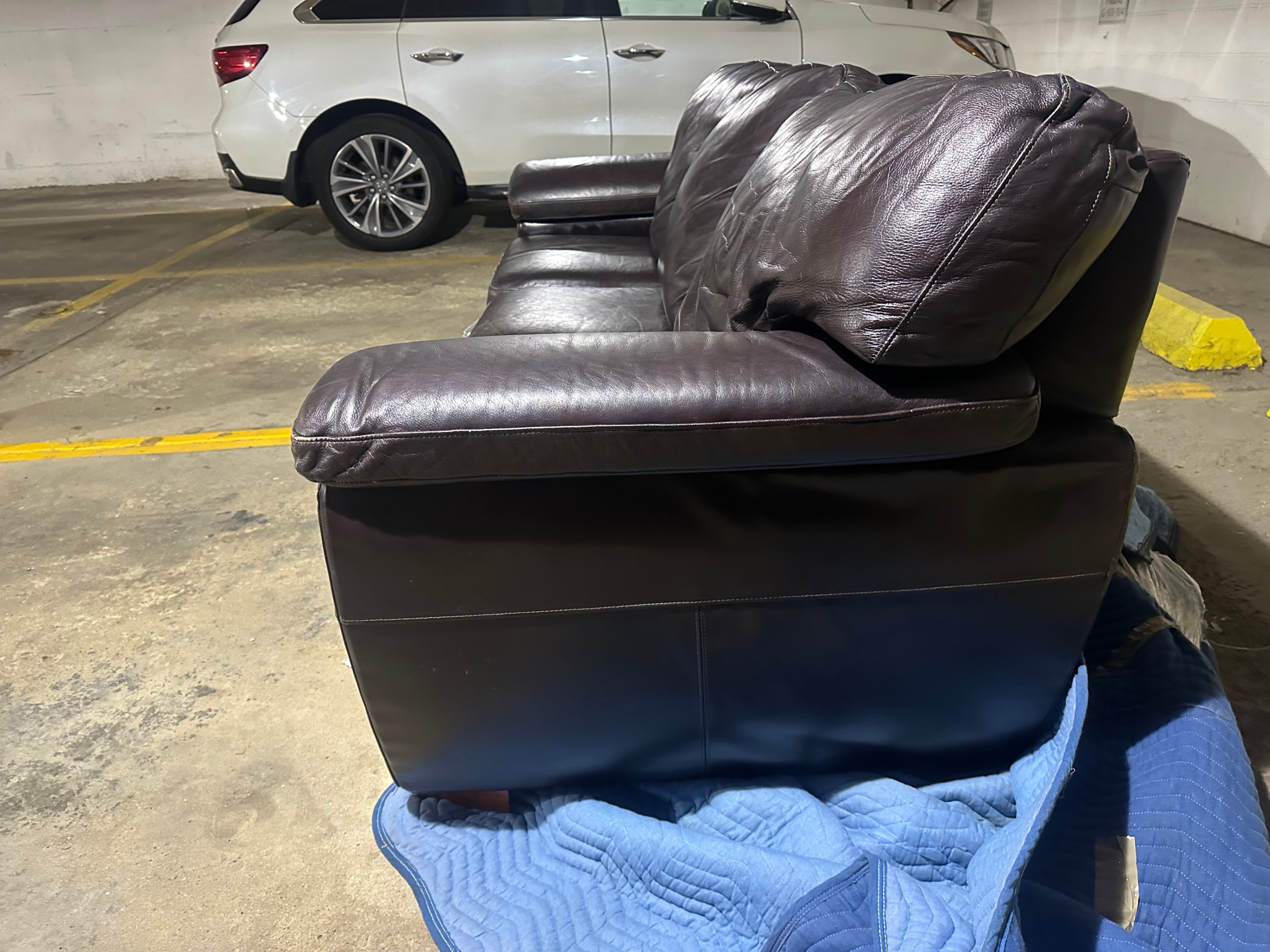 Modern Comfort Couch - Excellent Condition! - photo 5