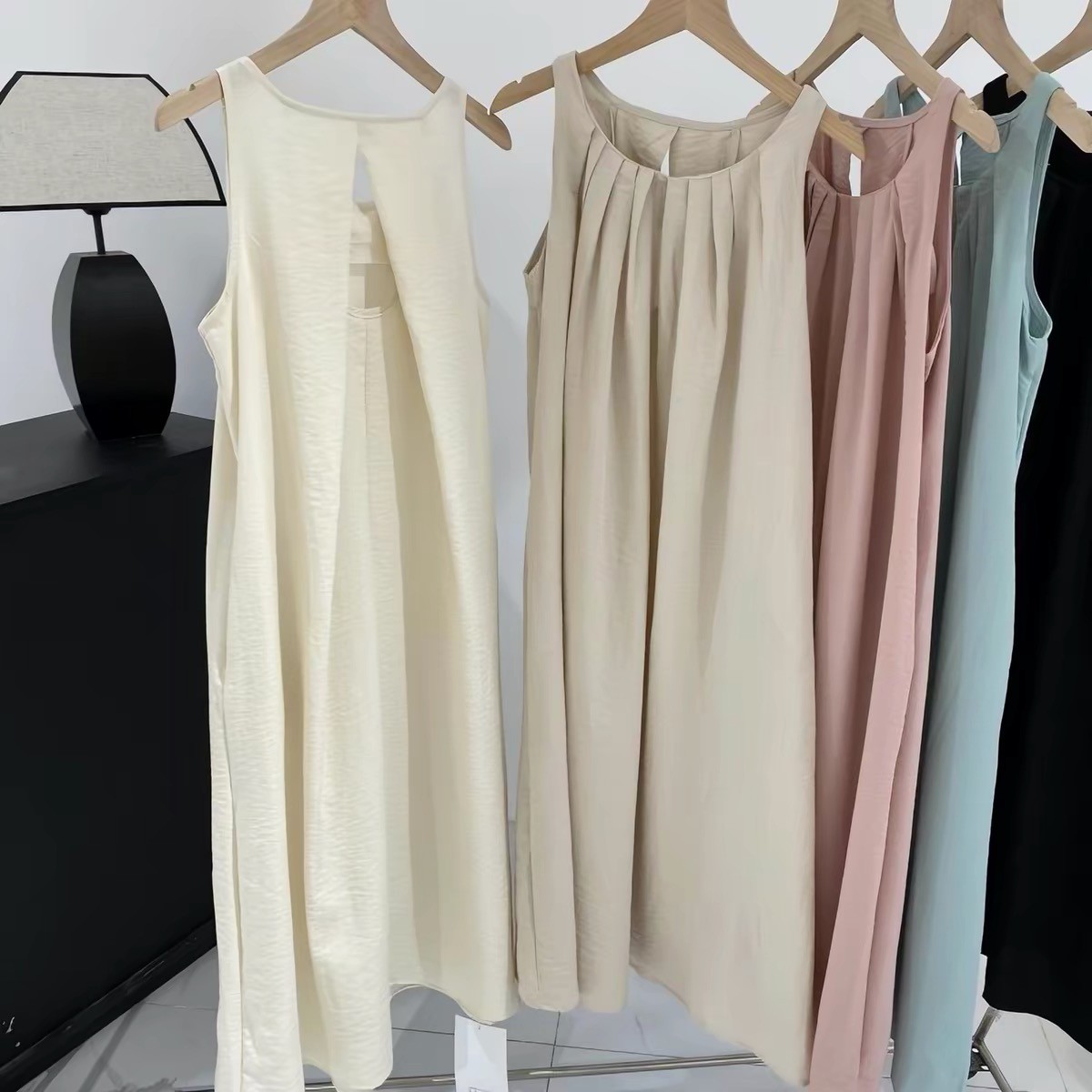 Women’s Beige Pleated Sleeveless Maxi Dress – Size L - photo 2