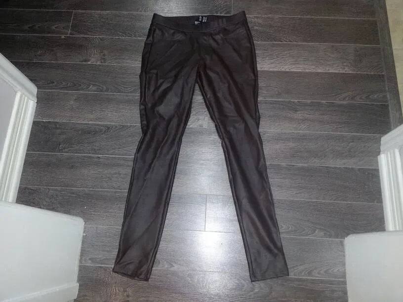 Hue Pleather Tights Size Small In Brown