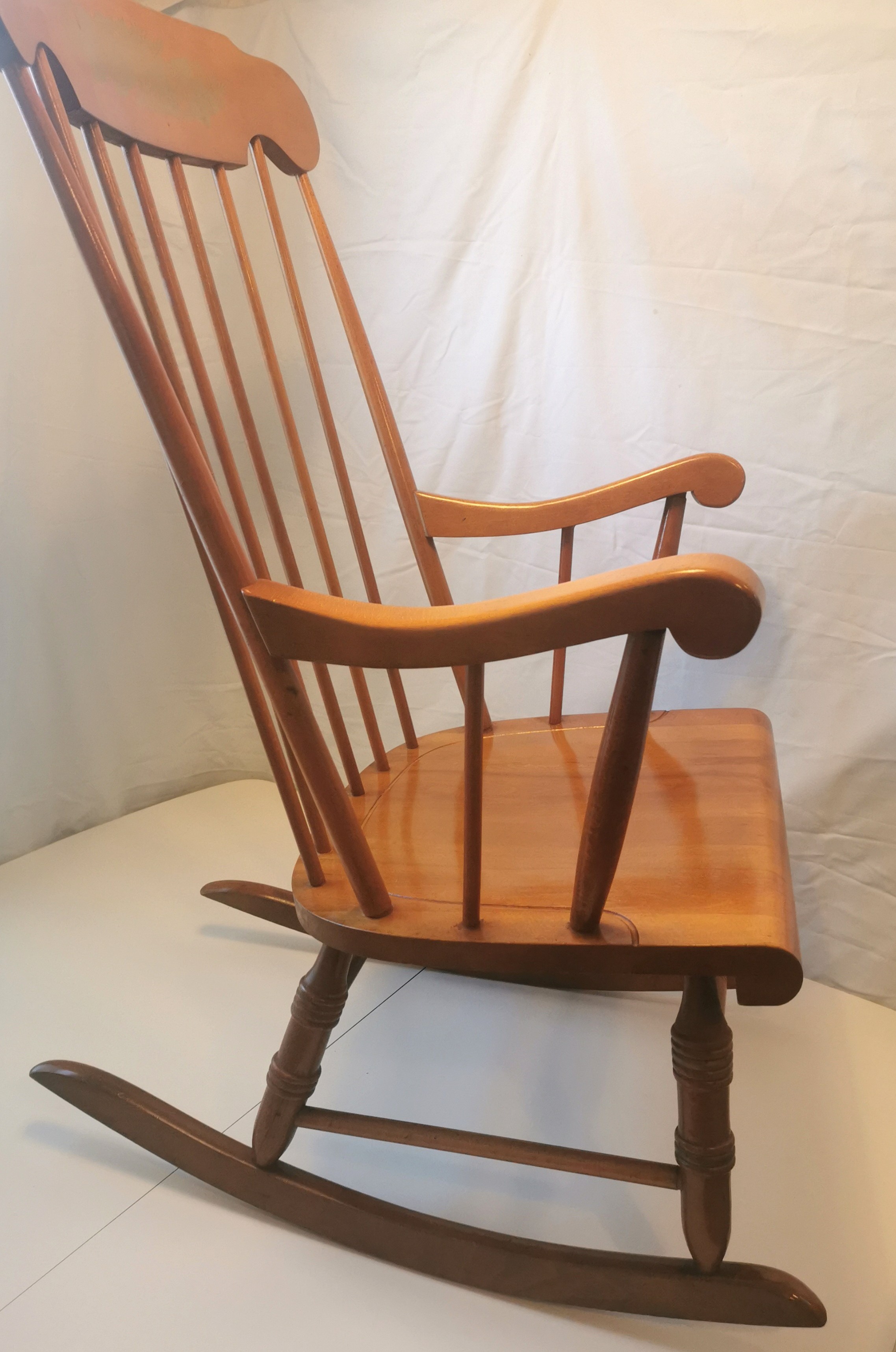1960s Solid Maple Rocking Chair Classic Colonial Revival Spindle - photo 2