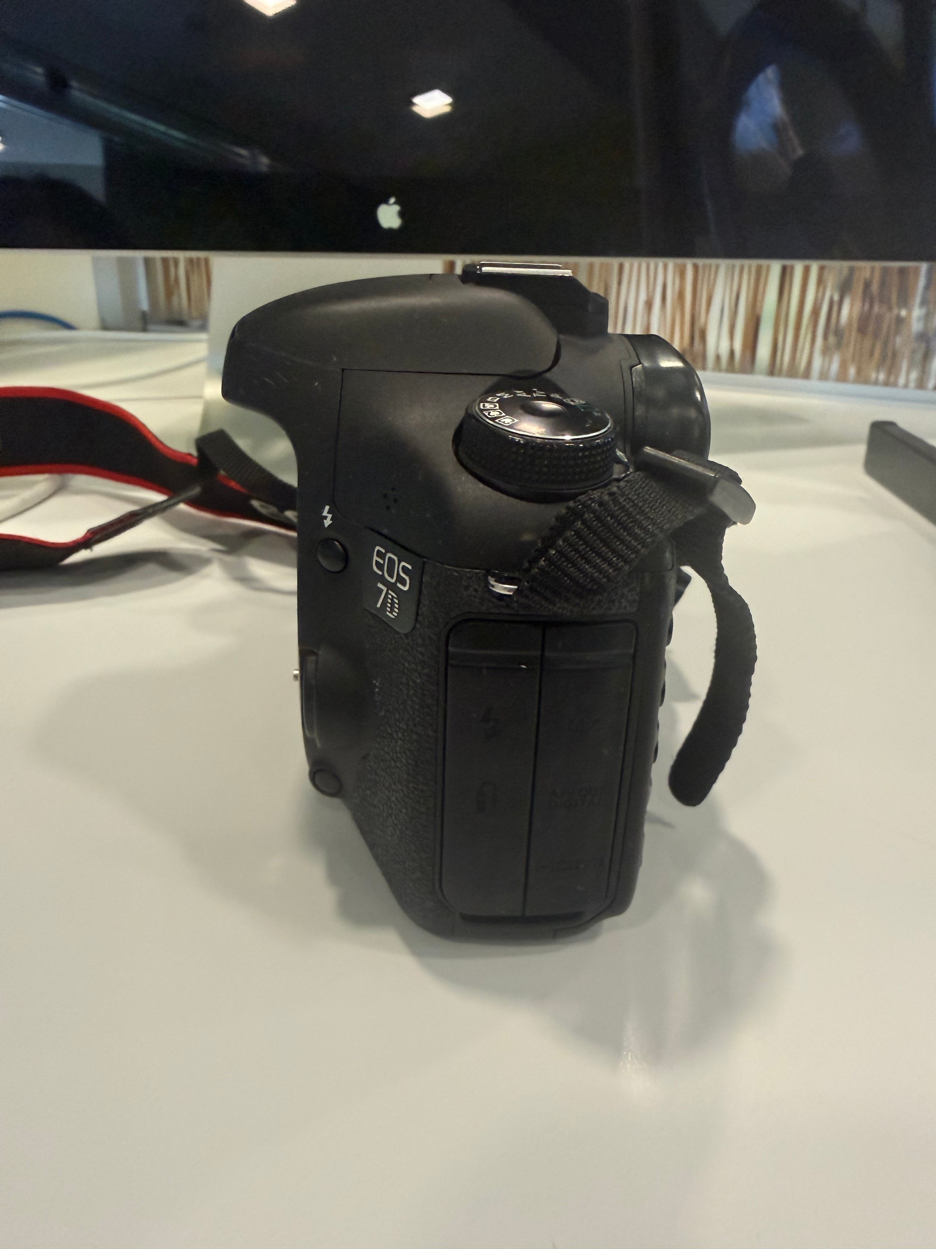 Canon EOS 7D DSLR Camera (Body Only) - photo 3