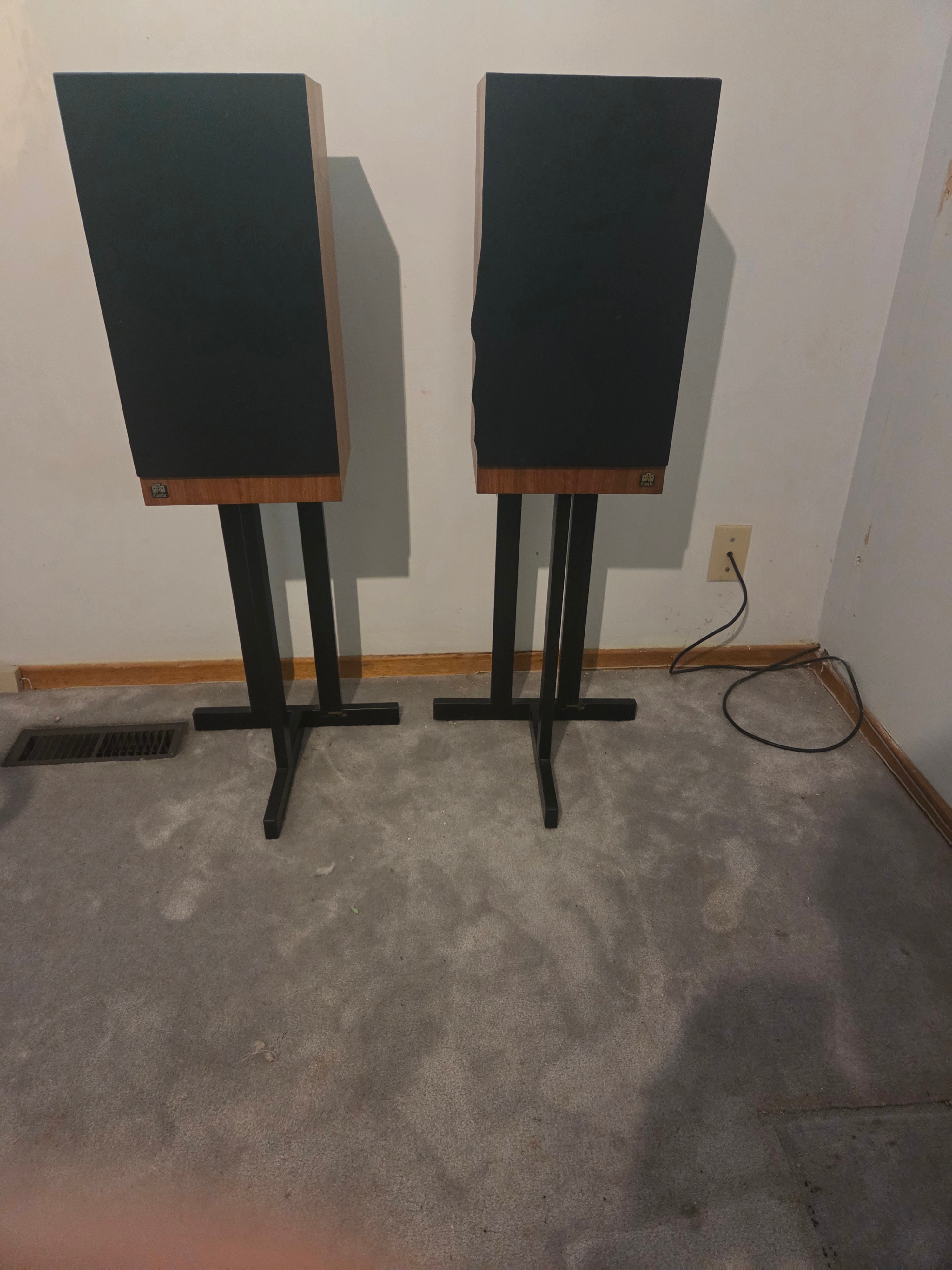 Vintage Castle Warwick Bookshelf Speakers, Real Wood Veneer