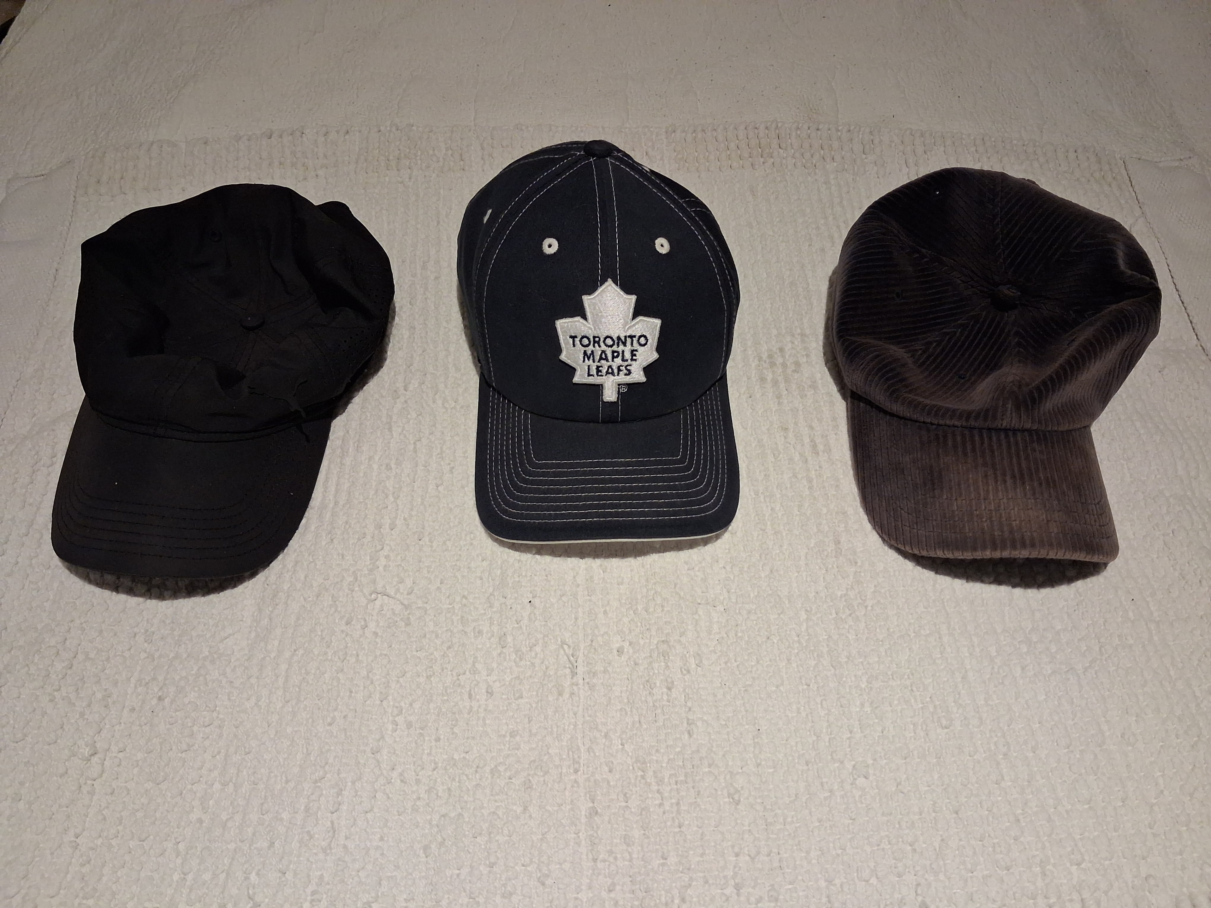 3 Baseball Caps [Leafs/Lululemon/Puma] - photo 2