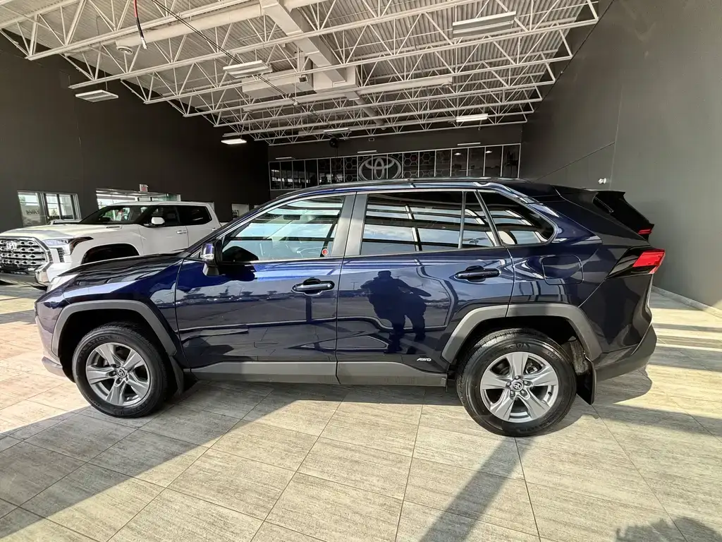 2023 Toyota RAV4 Hybrid - photo 3
