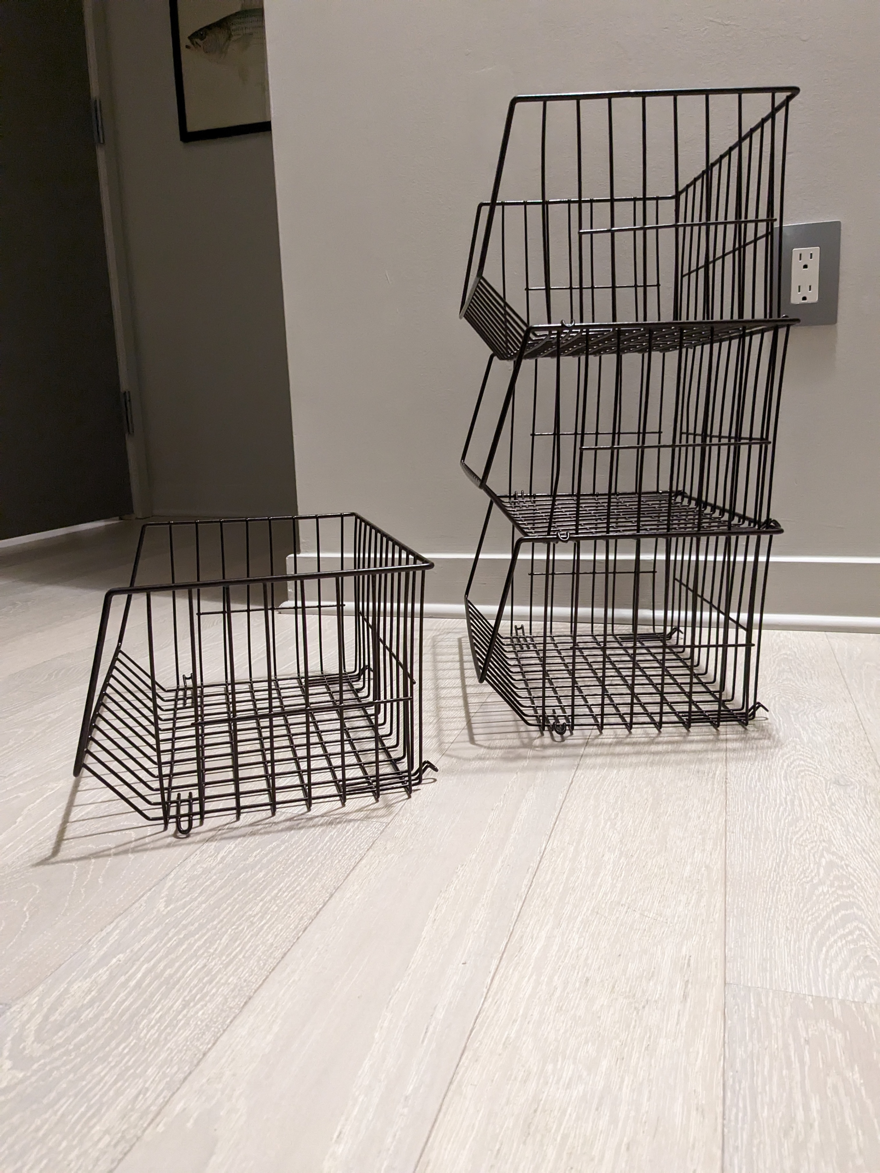 4 brown stackable wire metal bins - photo 4
