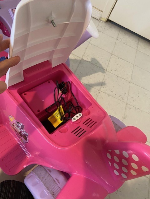 Disney Minnie Airplane Ride-On Bundle (Motorized 6V +  ) - photo 3