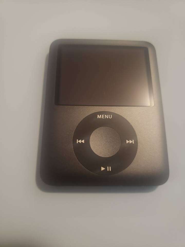 iPod Nano 3rd Gen, Black + many extras. Like New.