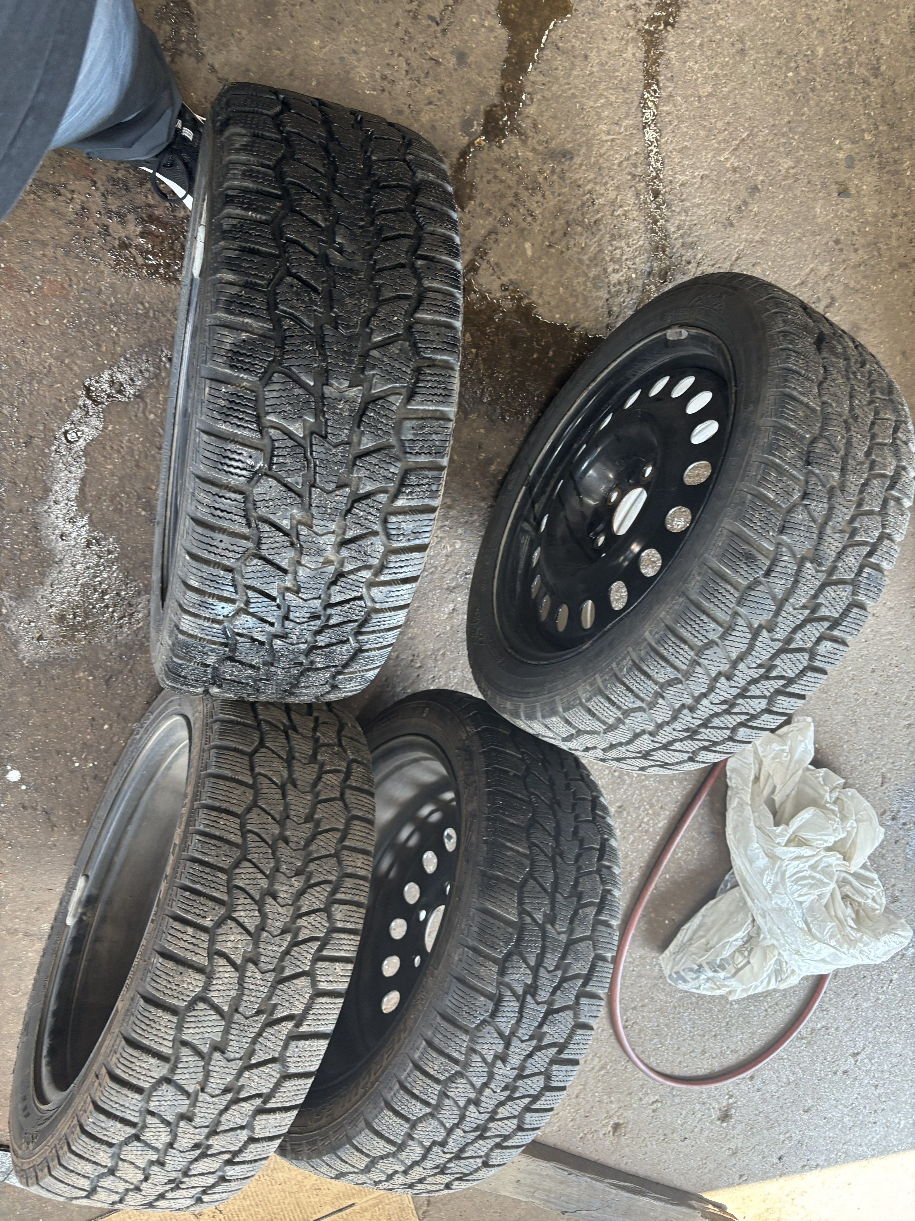 Hyundai Elantra 2023 Winter Tires + Rims | Hercules 225/45R17