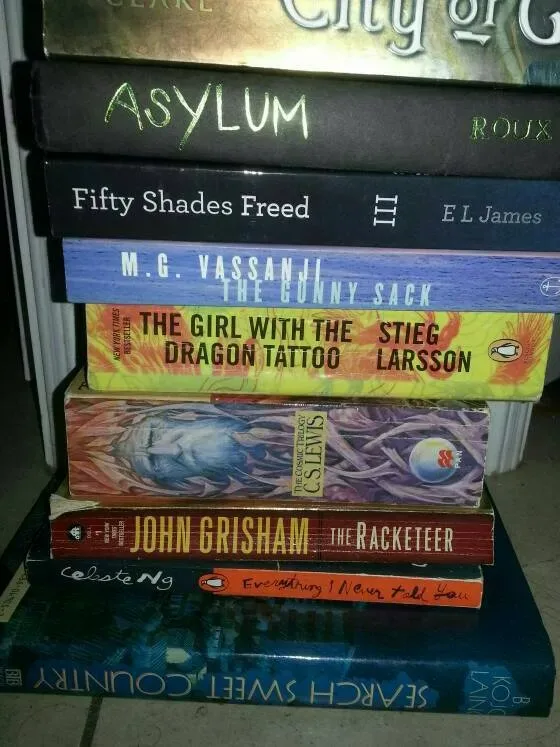 Books on my book shelf! Scroll for more... English and French... - photo 3