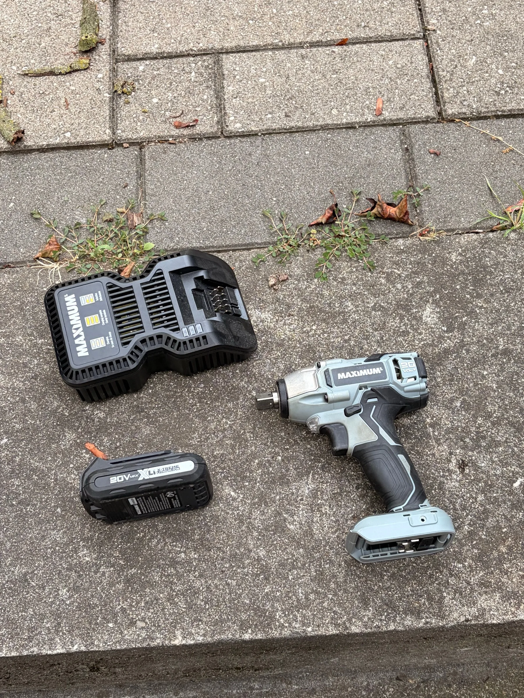 MAXIMUM 20V cordless impact wrench kit (charger + 2 batteries) - photo 2