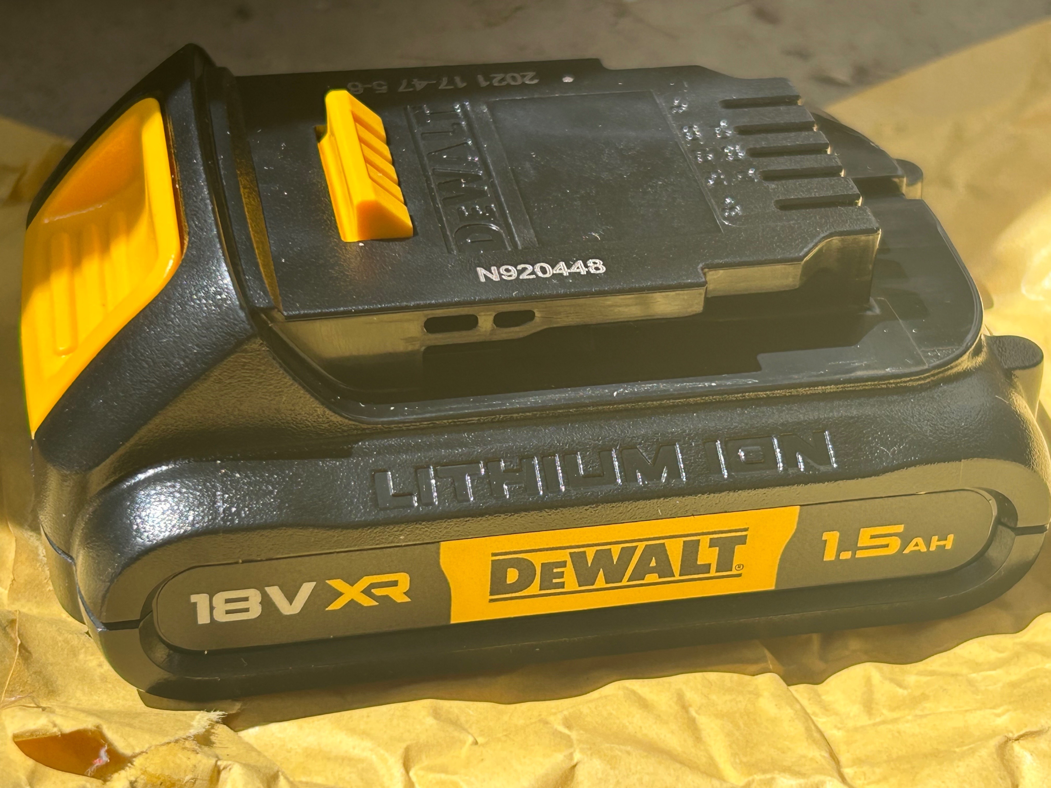 Dewalt 18V XR 1.5ah Rechargeable Battery - photo 2