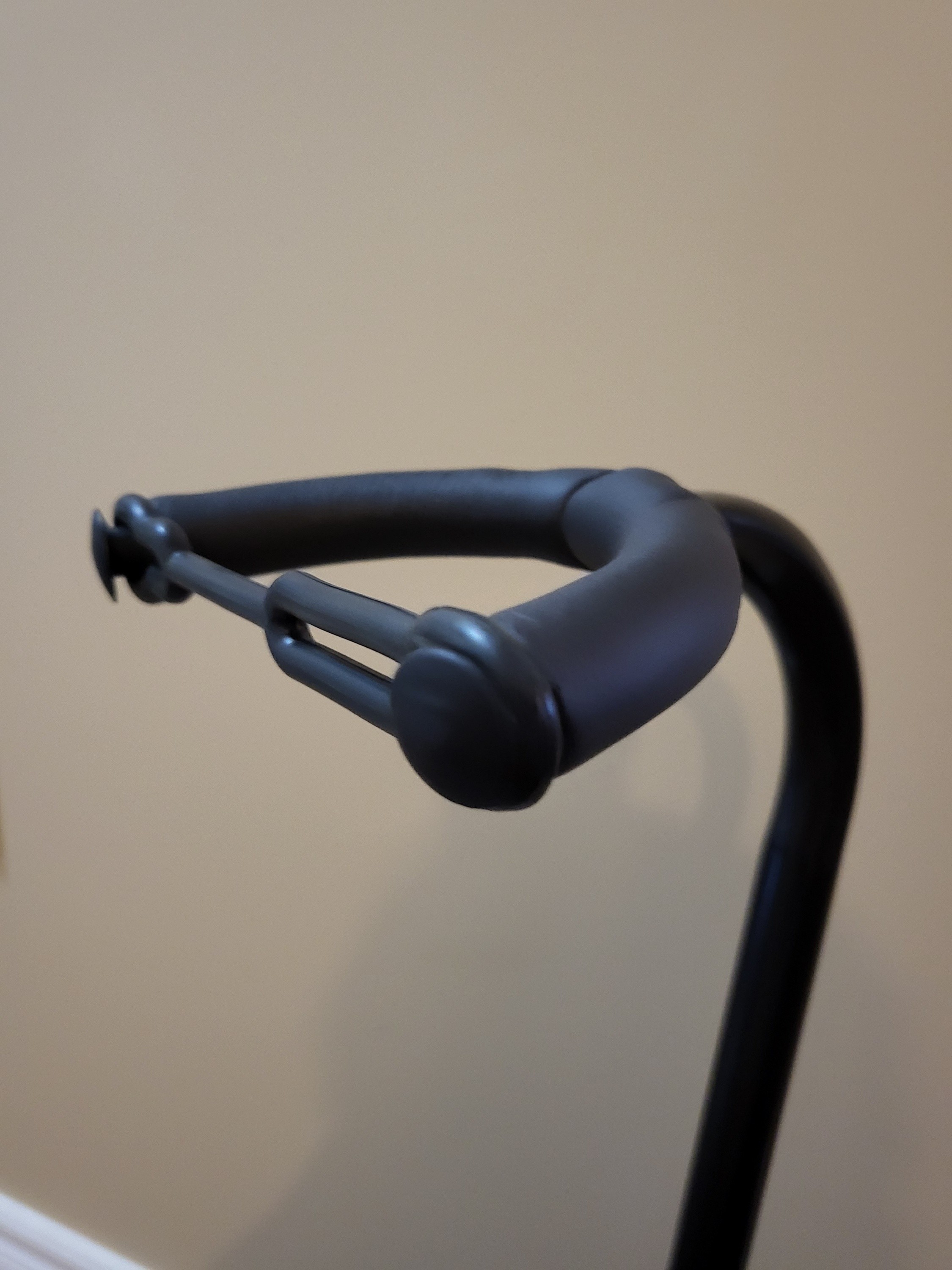 Guitar stand suitable for all types: acoustic, electric, bass - photo 4