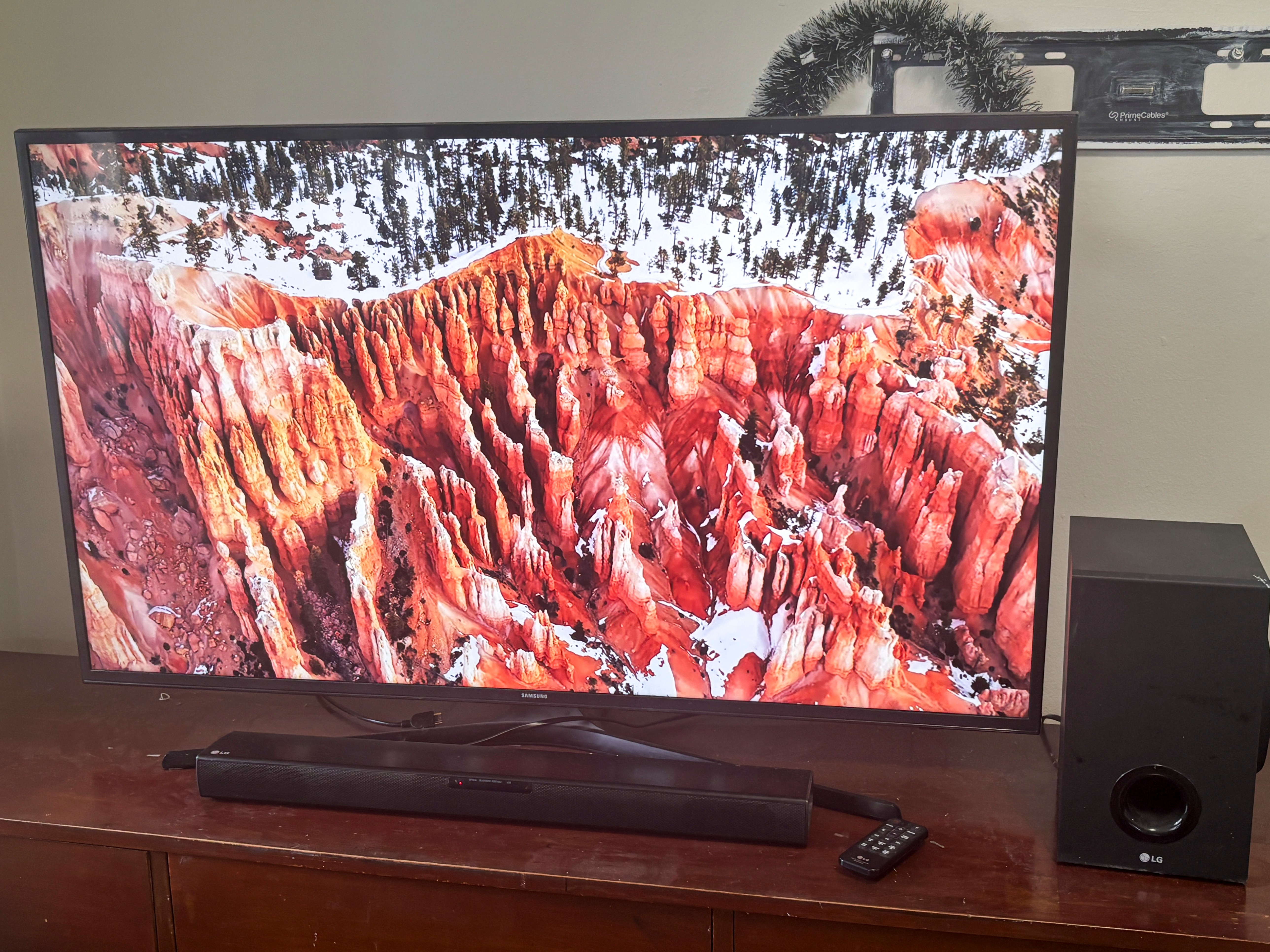 50” Samsung 4K TV + LG Soundbar & Subwoofer Home Theater - photo 2