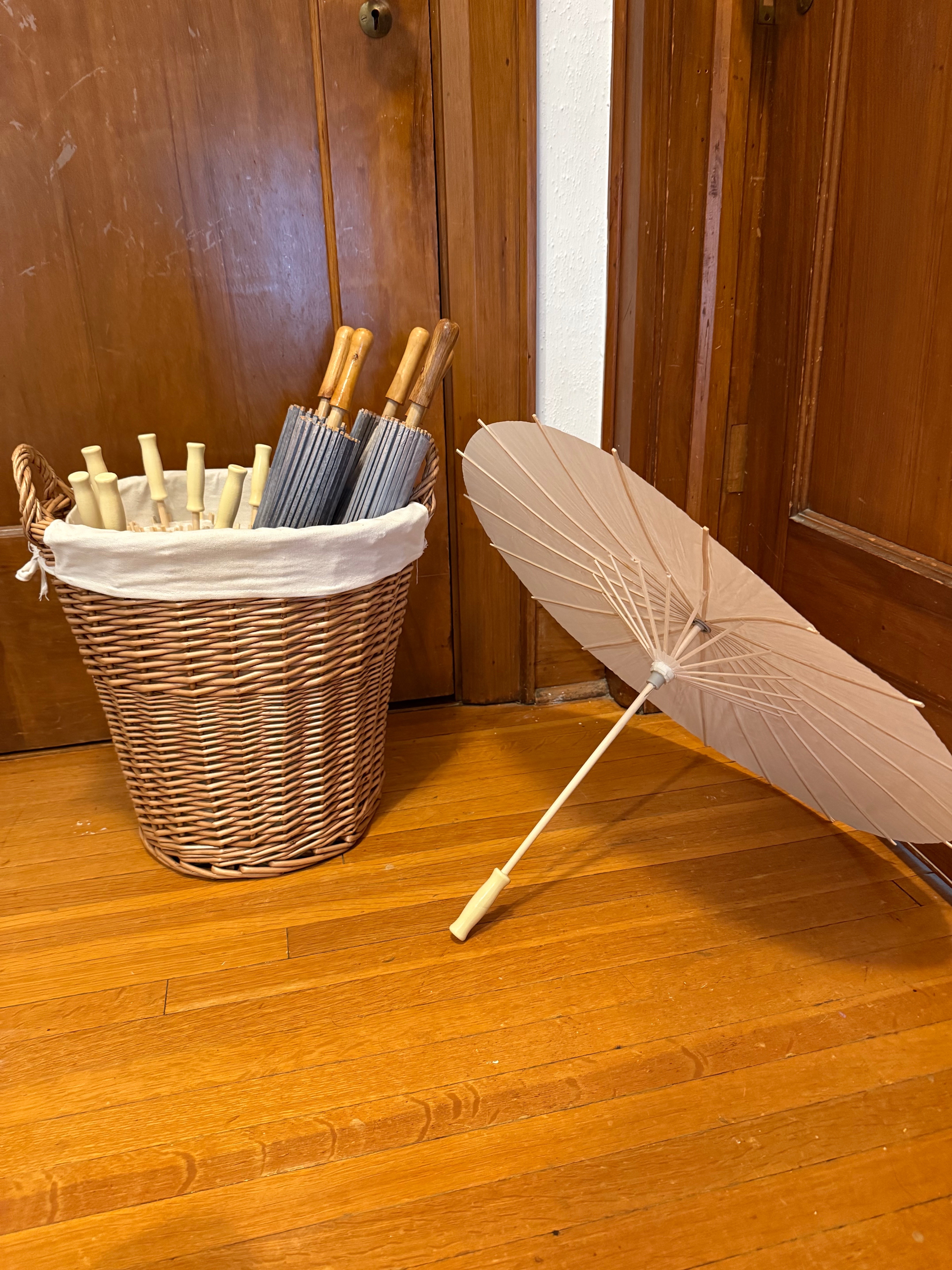 Set of Paper Umbrellas in Wicker Basket - photo 4