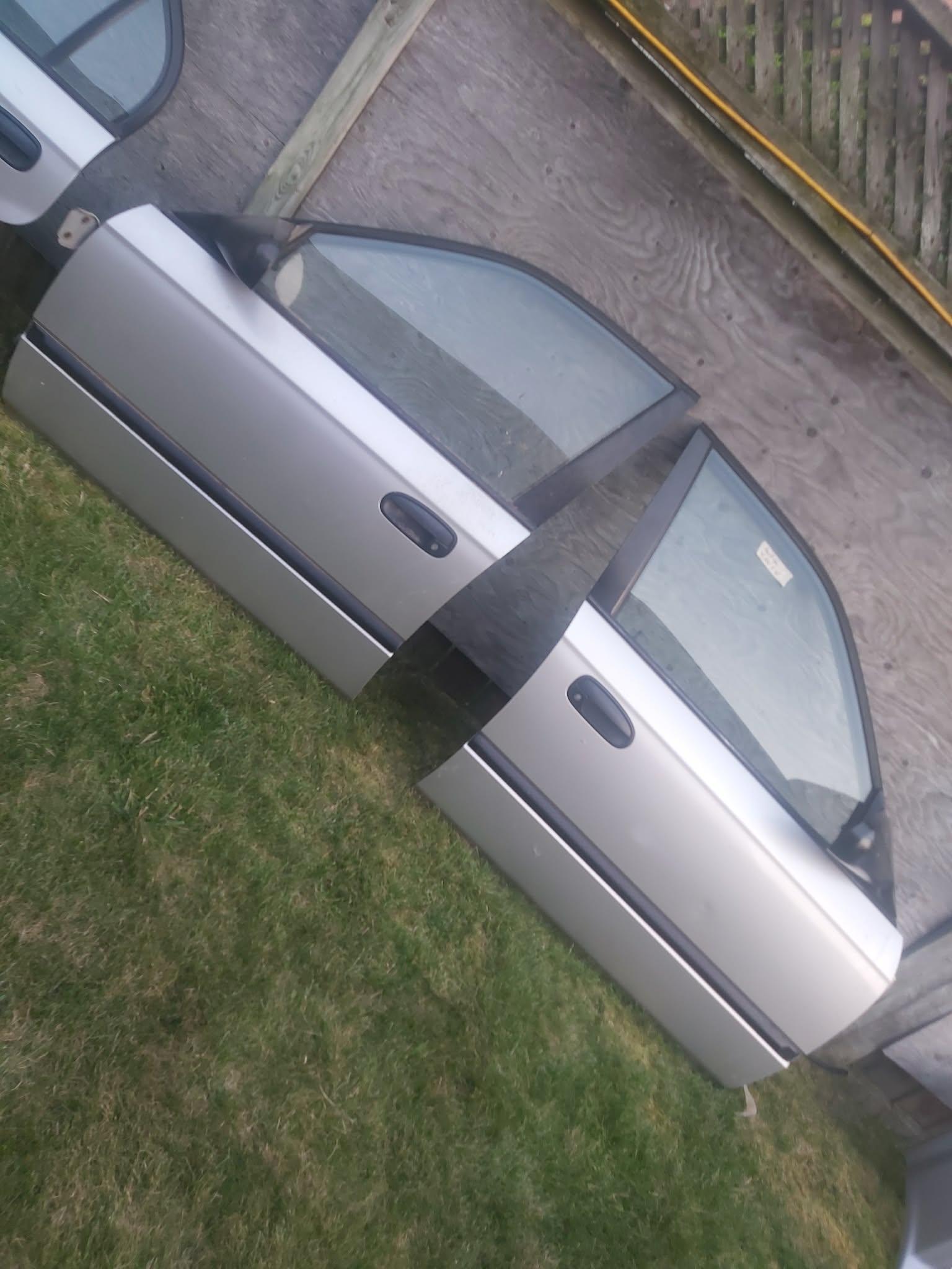 1998 Honda Silver Car Doors - photo 3