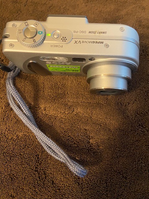 Sony Cyber-shot DSC-P8 3.2MP Vintage Digital Camera - photo 3
