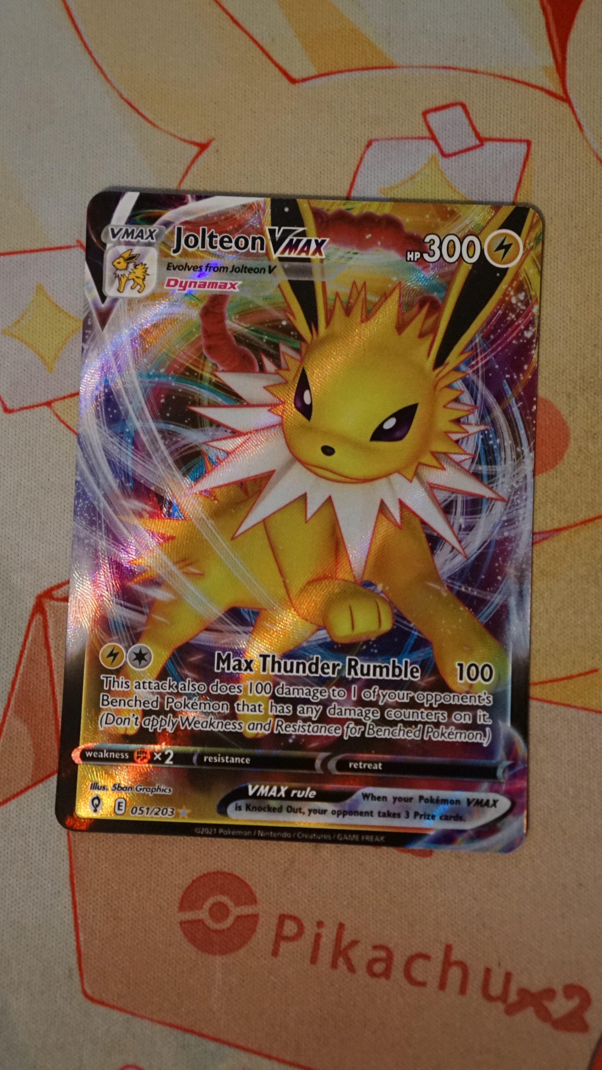 Pokemon Jolteon VMAX 051/203 Evolving Skies NM - photo 3