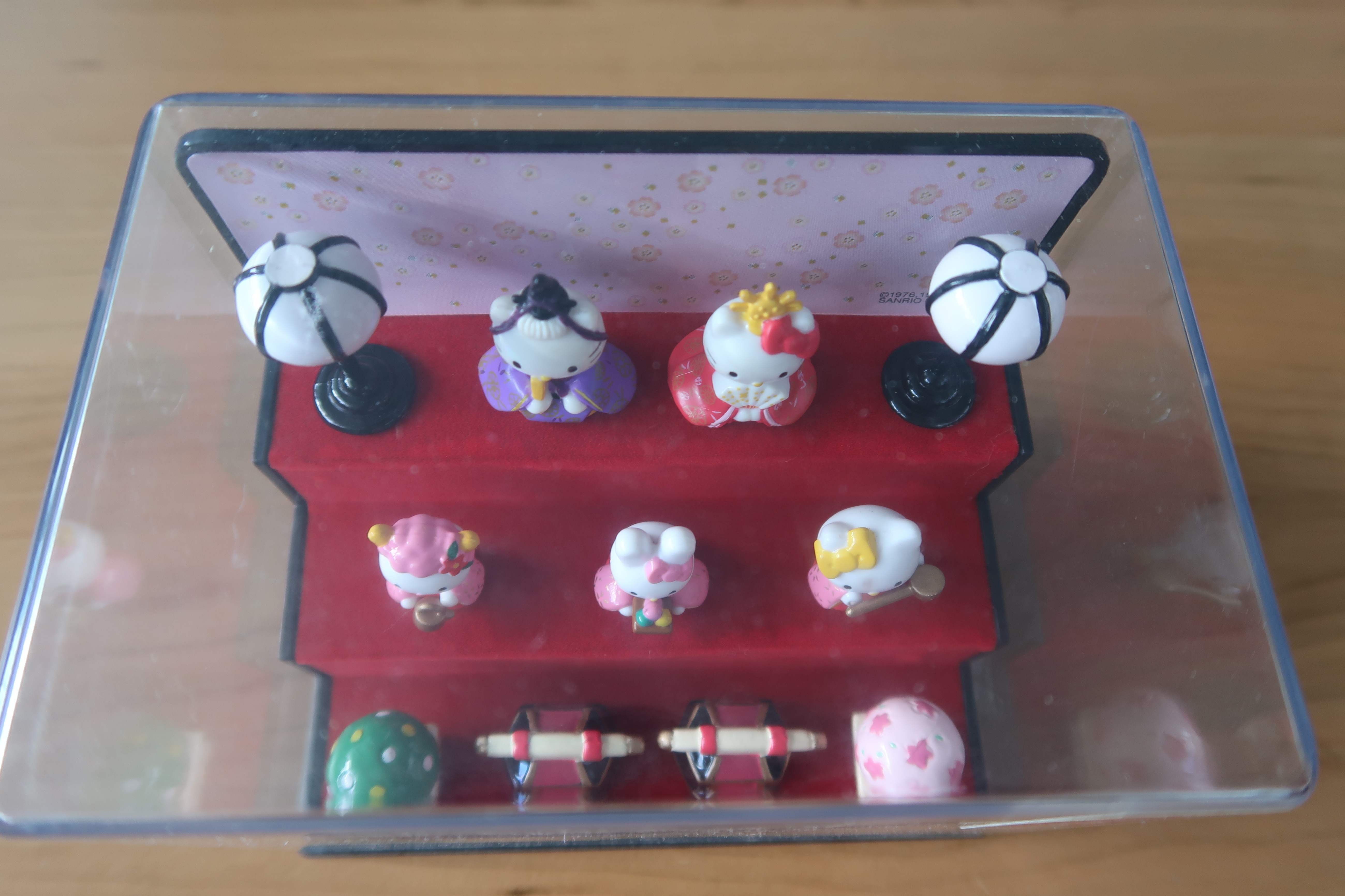 Vintage Hello Kitty Hinamatsuri Doll Set Display Sanrio - photo 2