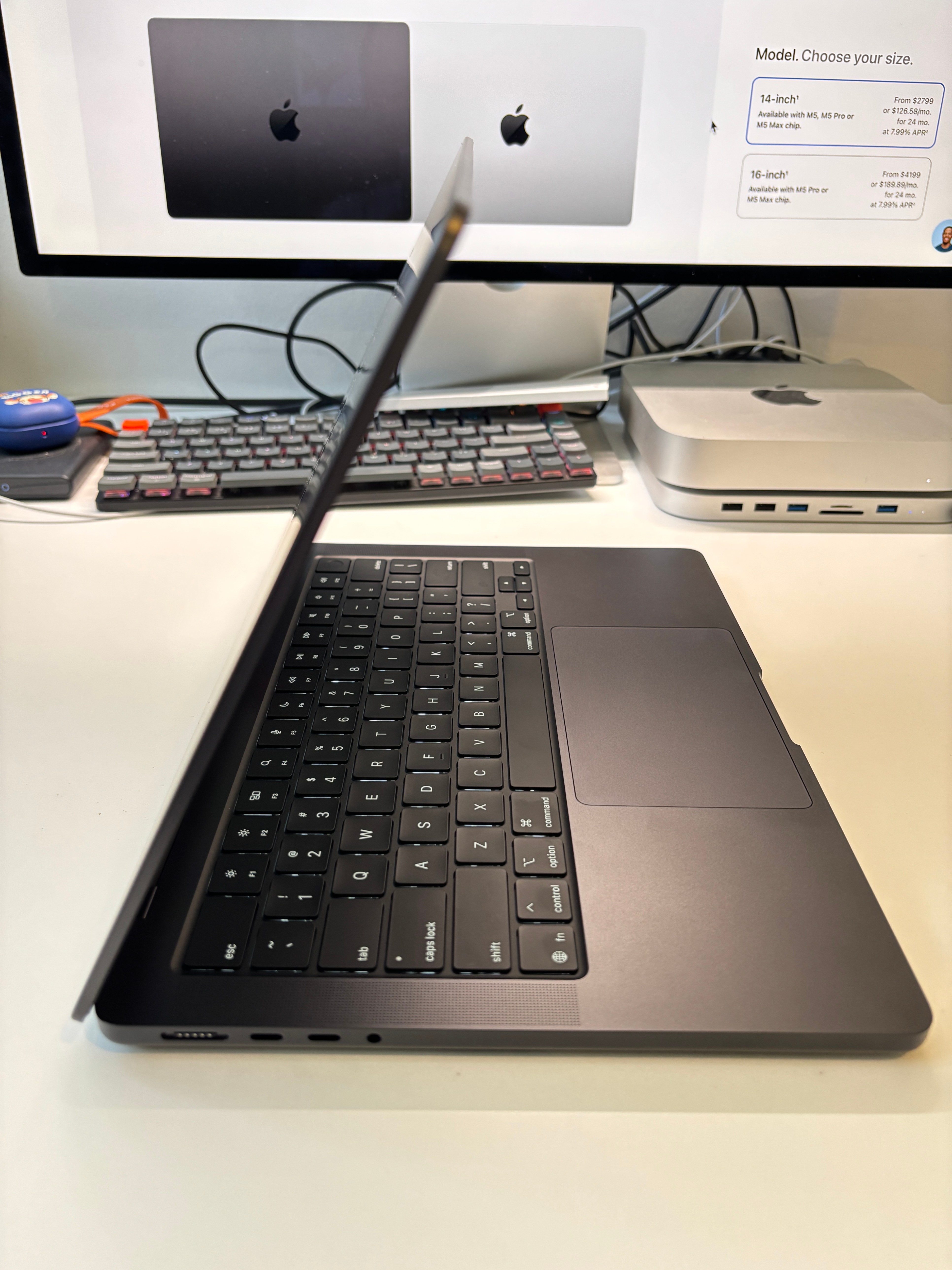 MacBook Pro 14 M5 16GB/1TB - Open Box - photo 3