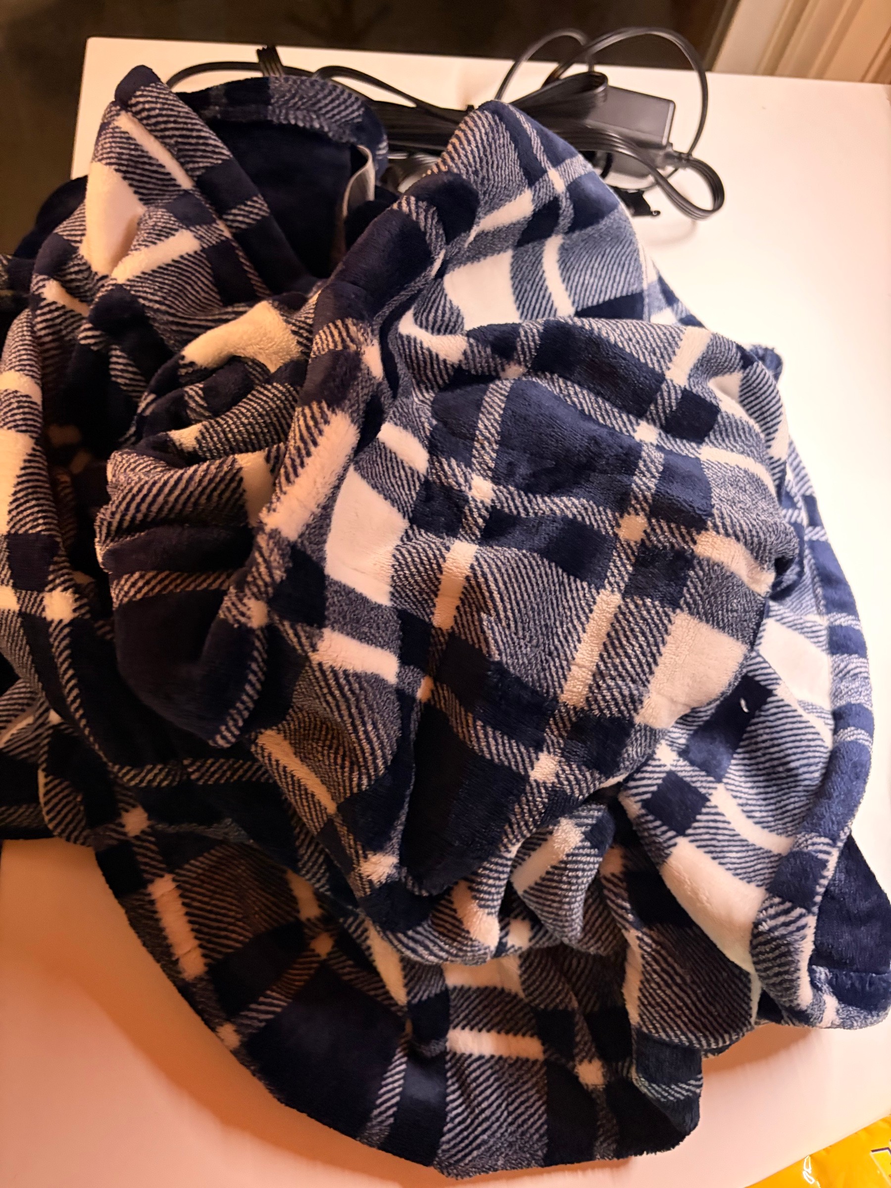 Electric heated throw blanket (plaid, w/ controller)