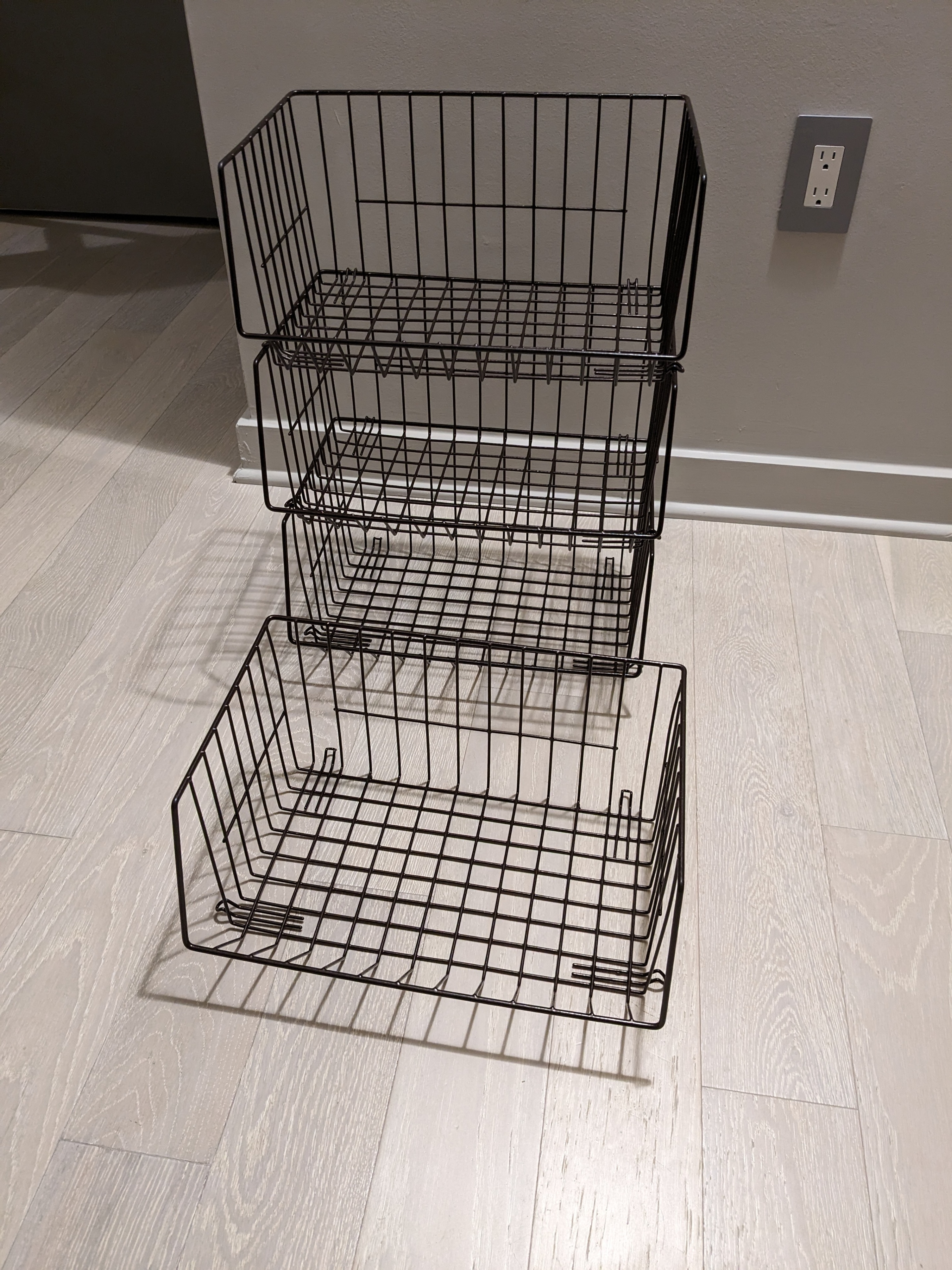 4 brown stackable wire metal bins - photo 3