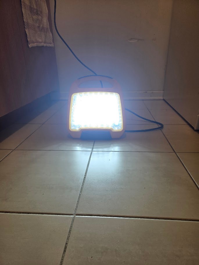 Defender LED Work Light / Floor Light (Tested & Working) - photo 3