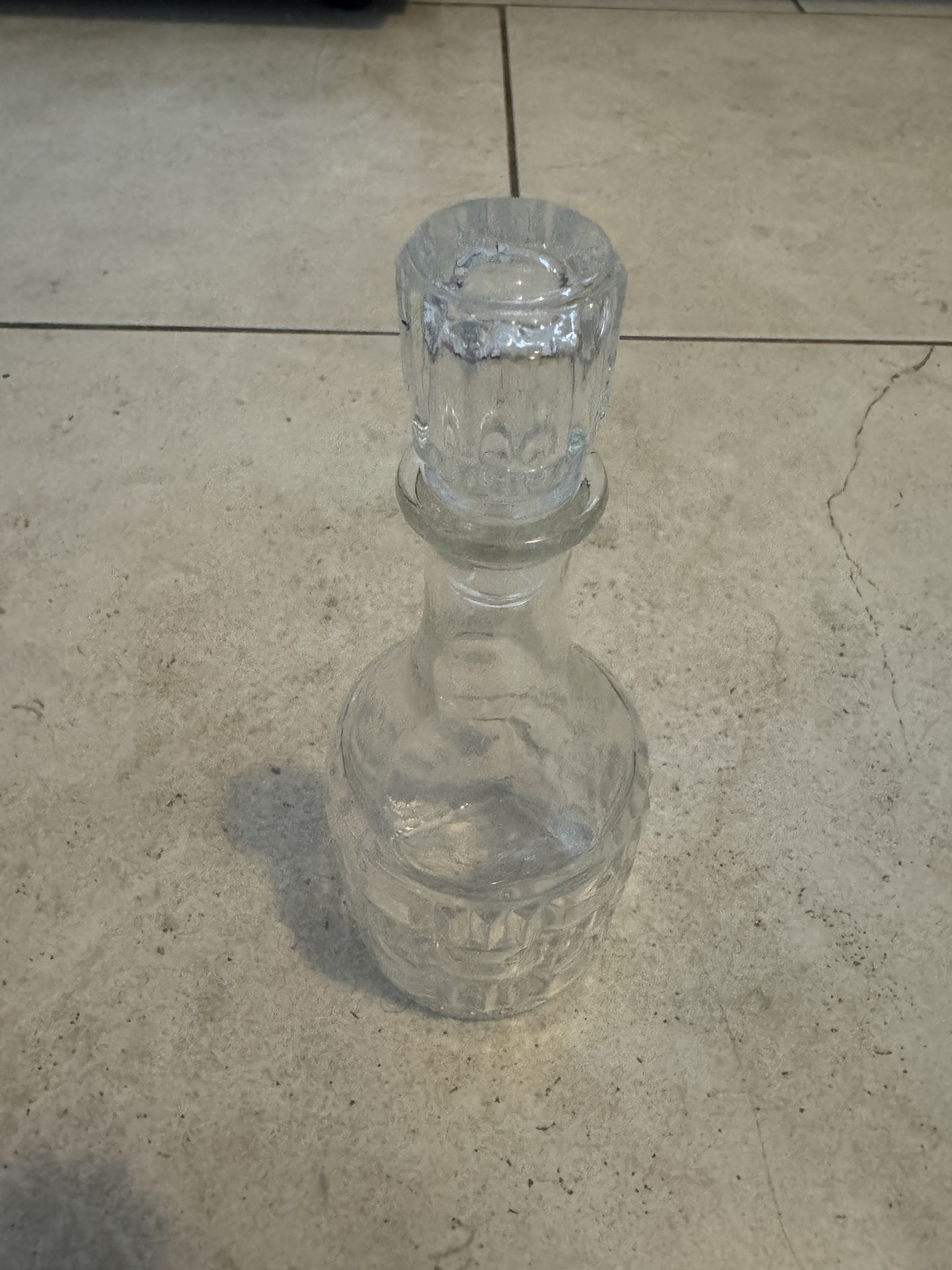 Clear Glass Decanter with Stopper