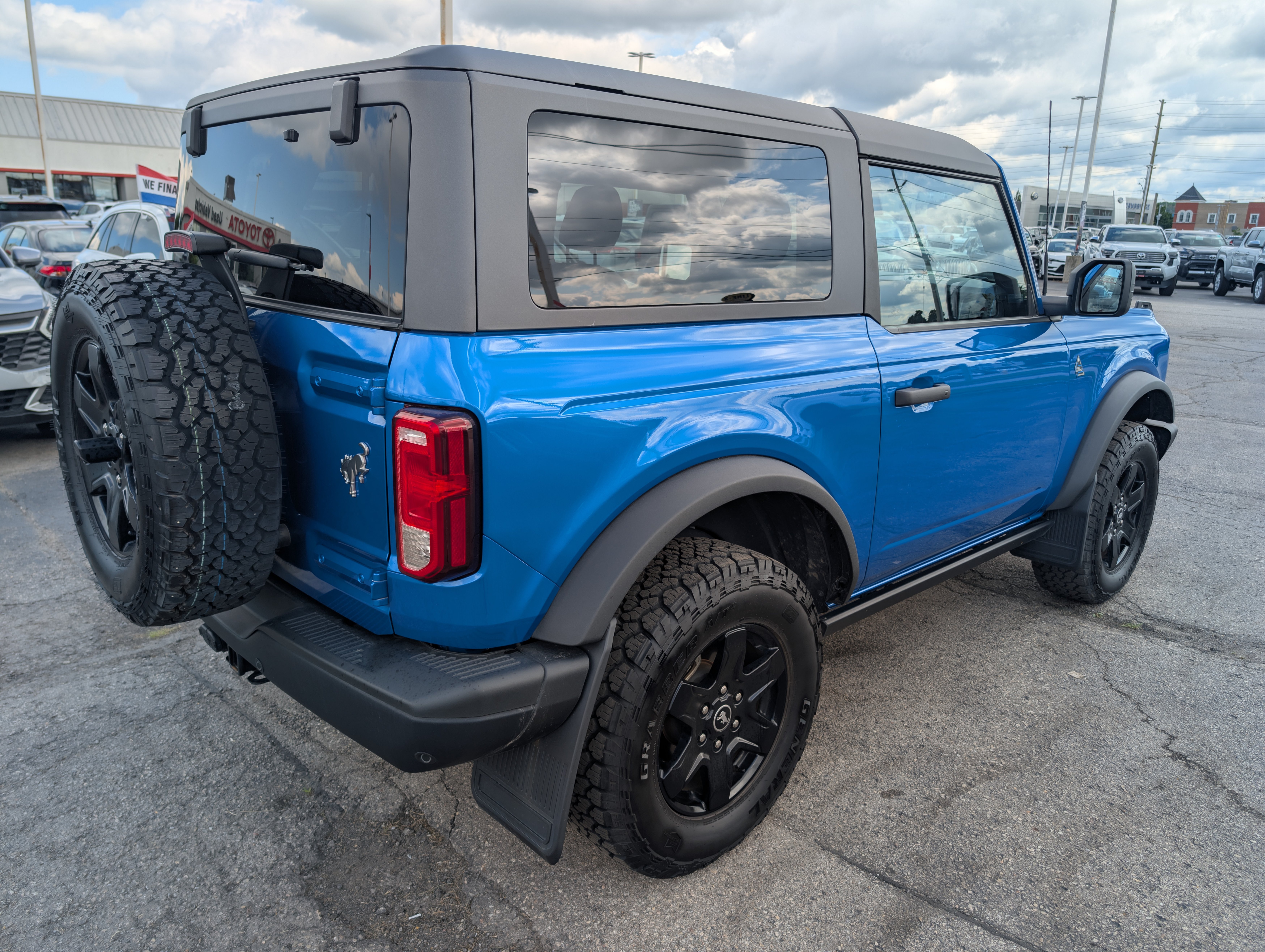 Used 2024 Ford Bronco Black Diamond 2 Door 4x4 - photo 2