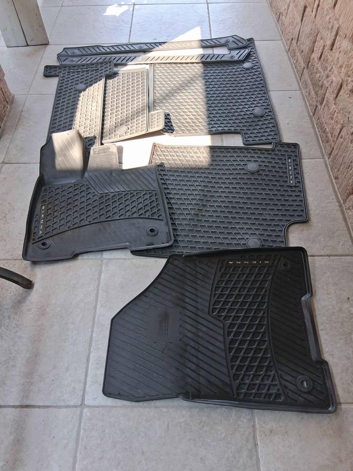 OEM Toyota Sienna 8-Seater Rubber Mats  Used  2021-2026