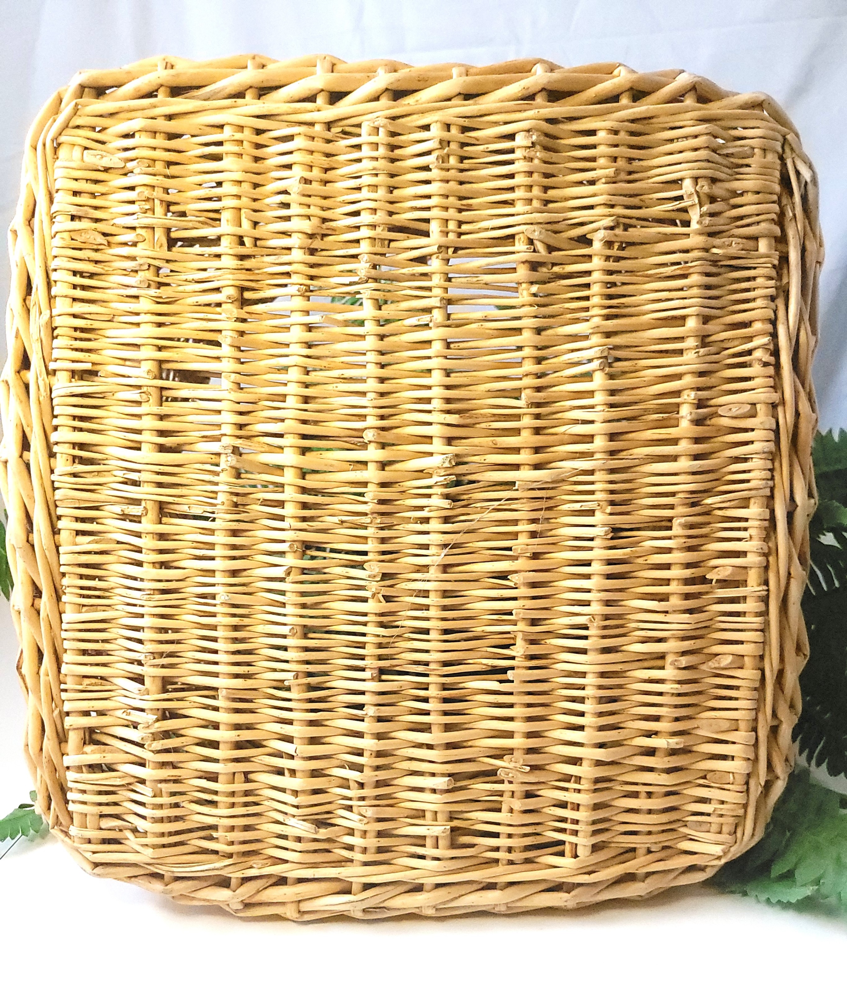 1980s Woven Wicker Basket with Faux Fern Plant Bentwood Handle - photo 4