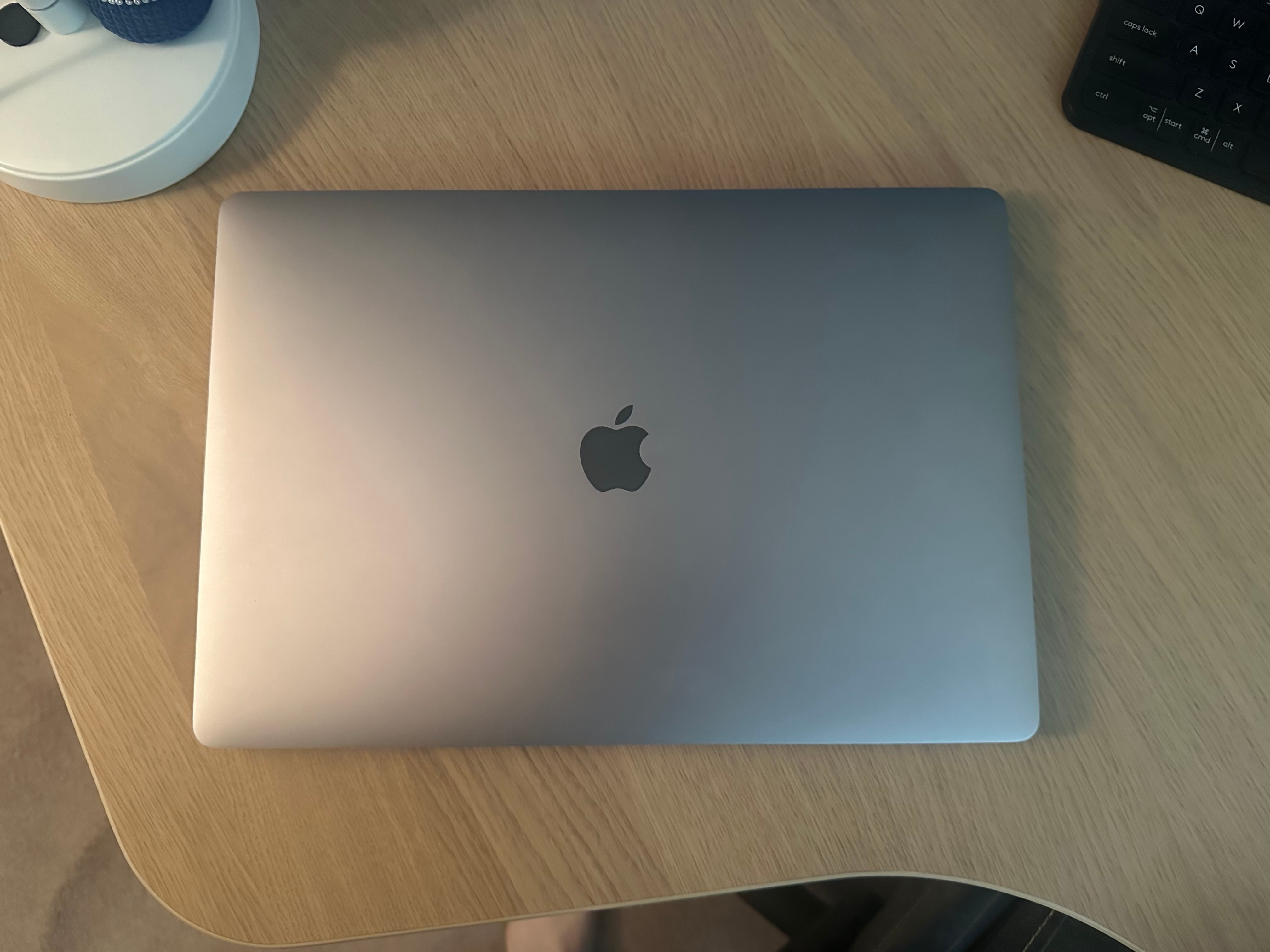 MacBook Pro 16" 2019 — i9 8-Core / 1TB / 16GB / AMD Radeon