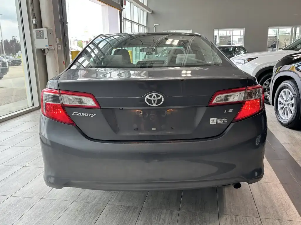 2014 Toyota Camry - photo 4