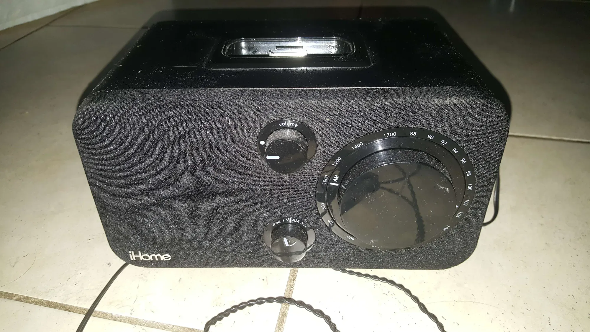 iHome Speaker AM-FM Table Radio with Reson8 for iPod, Black i... - photo 2