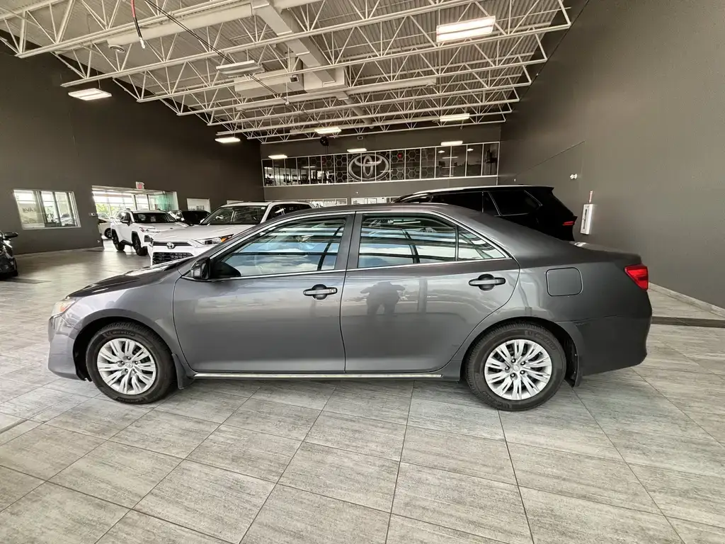 2014 Toyota Camry - photo 2