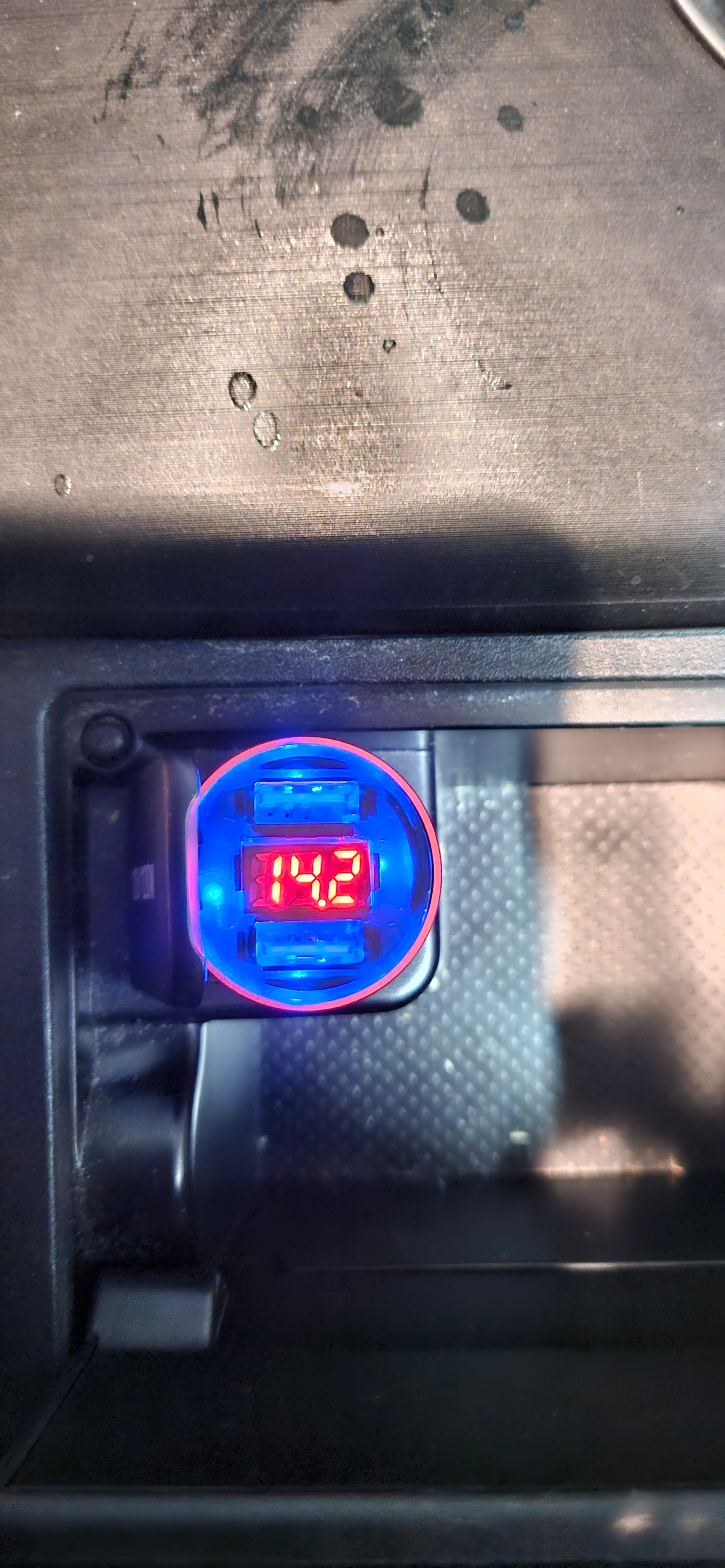 BRAND NEW DUAL USB CAR CHARGER - photo 2