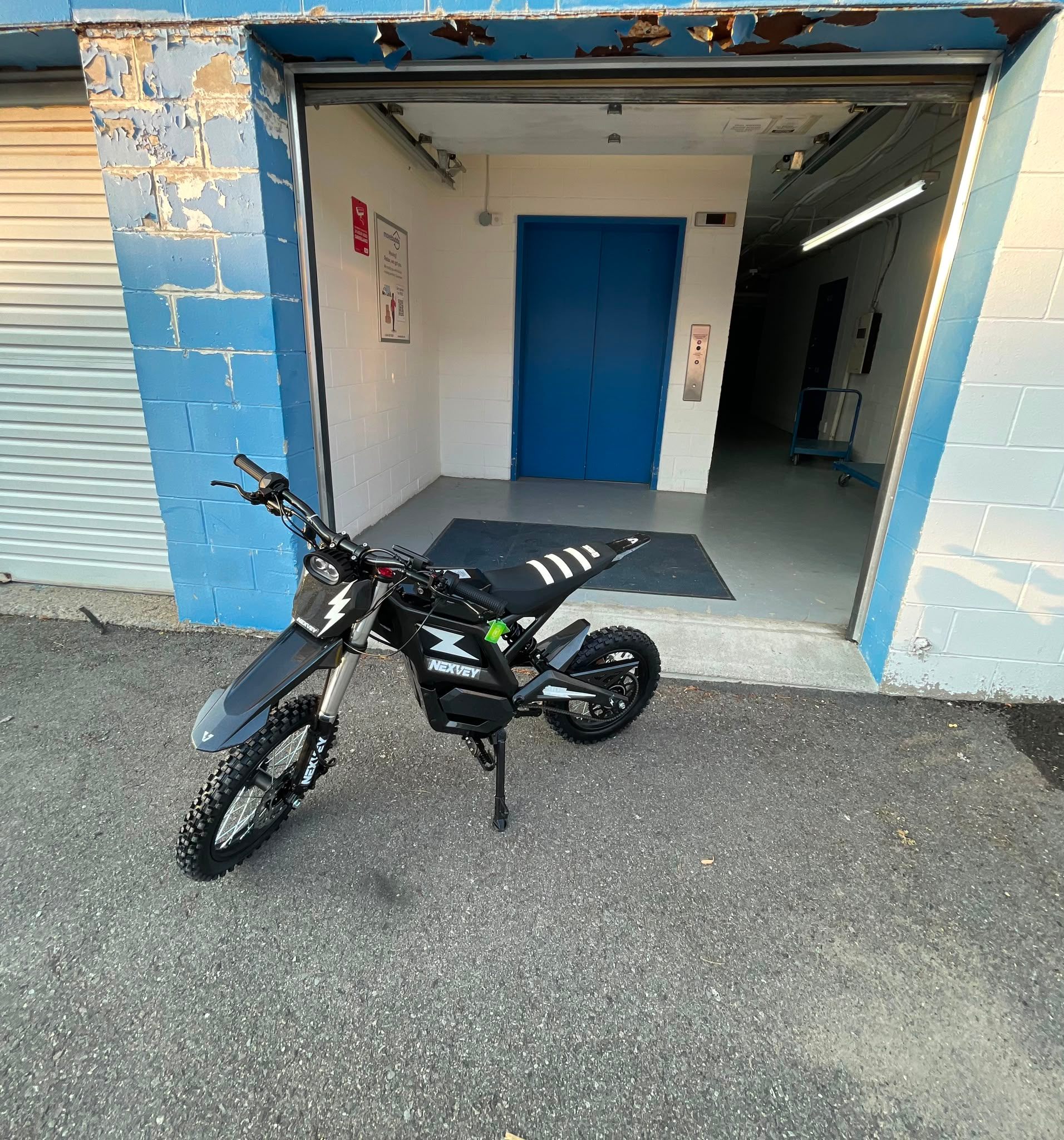Nexvey Flash Youth Electric Dirt Bike – Brand New - photo 4