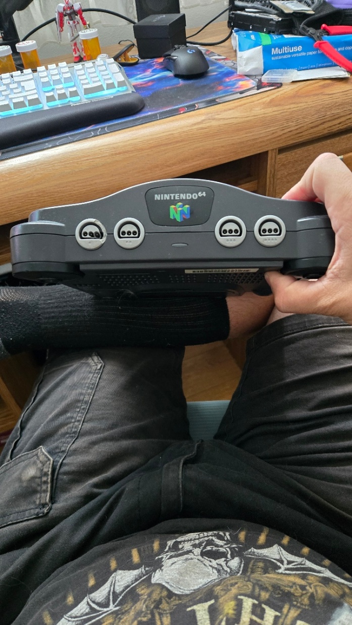 N64 Deck, comes with needed wires and controllers Refurbished - photo 2