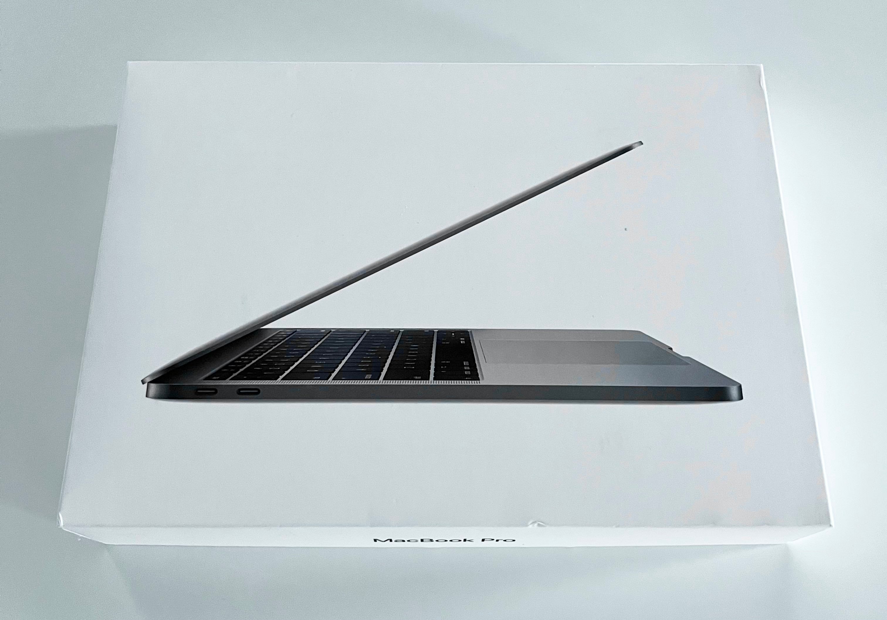 MINT APPLE 2021 MACBOOK PRO 13 / 2GHz i5 / 16GB RAM / 500GB SSD