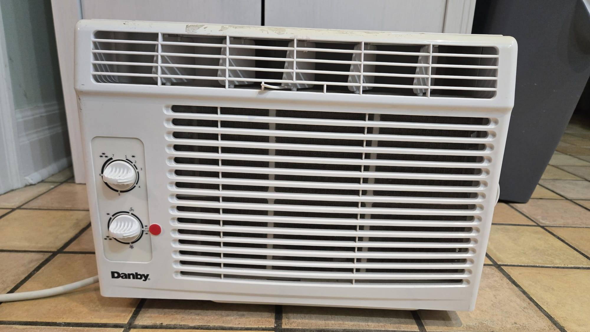 Danby - 5,000 BTU window air conditioner