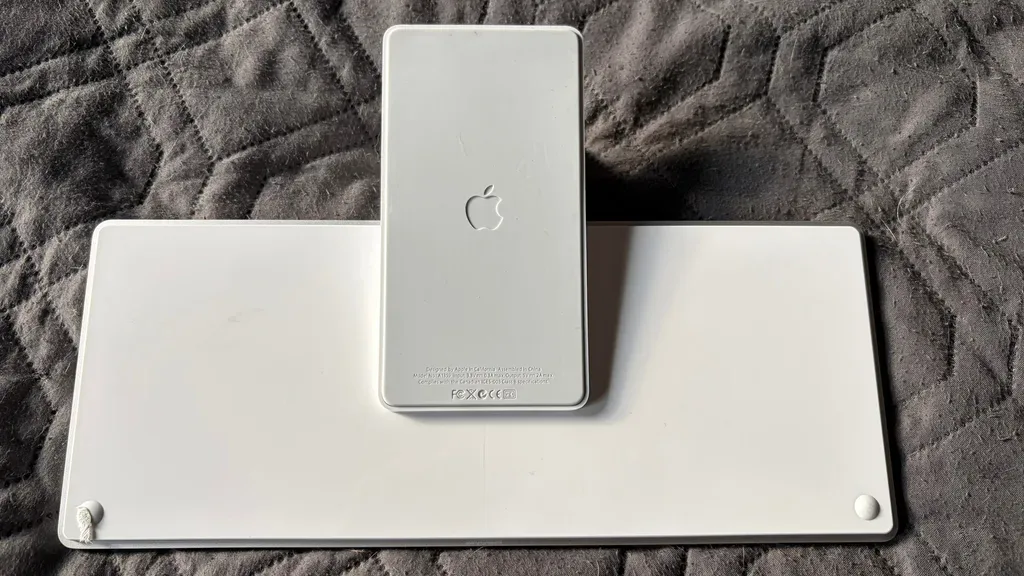 Apple Wireless Keyboard with Dock Stand - photo 5