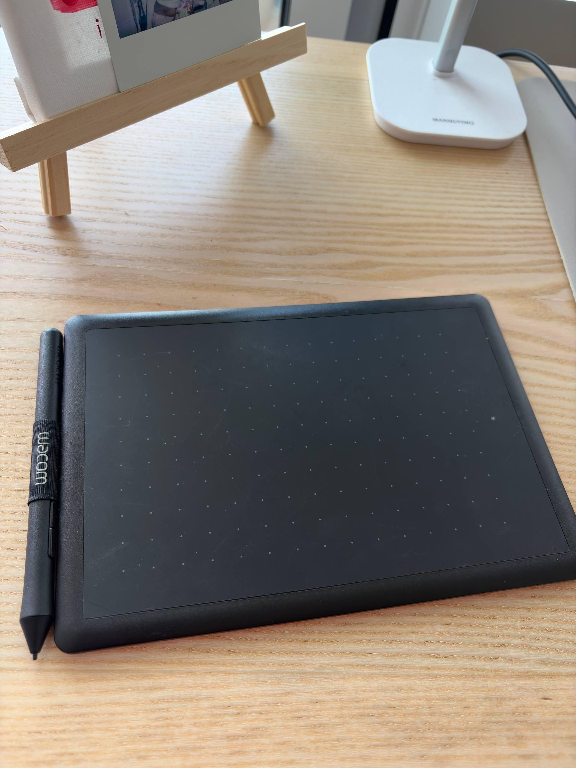One by Wacom Drawing Tablet CTL-472 with Pen