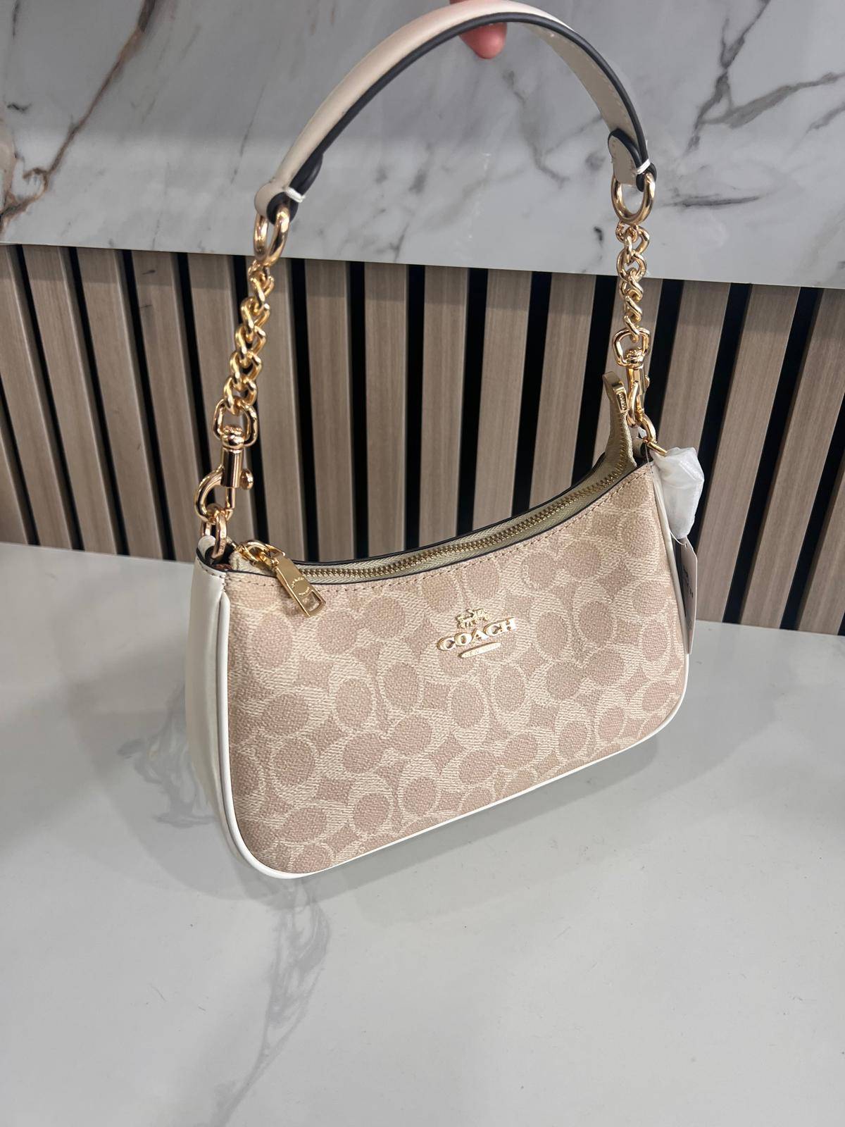 Coach Signature Shoulder Bag – Beige/Gold ✨ - photo 3
