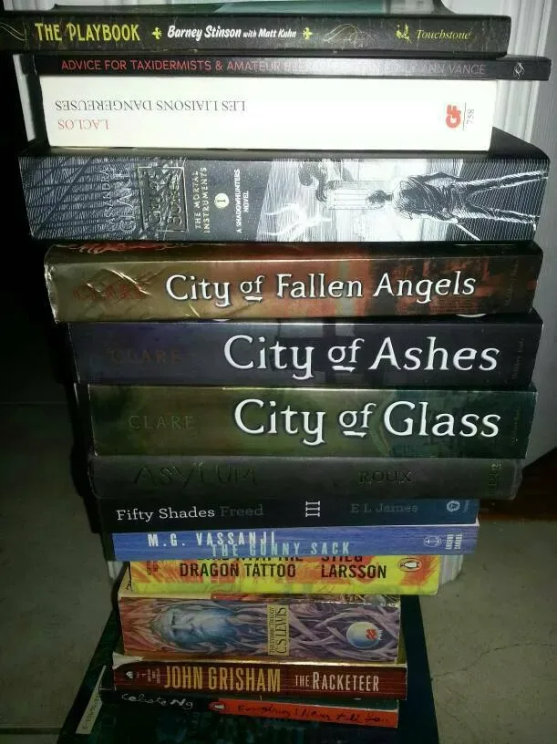 Books on my book shelf! Scroll for more... English and French... - photo 4