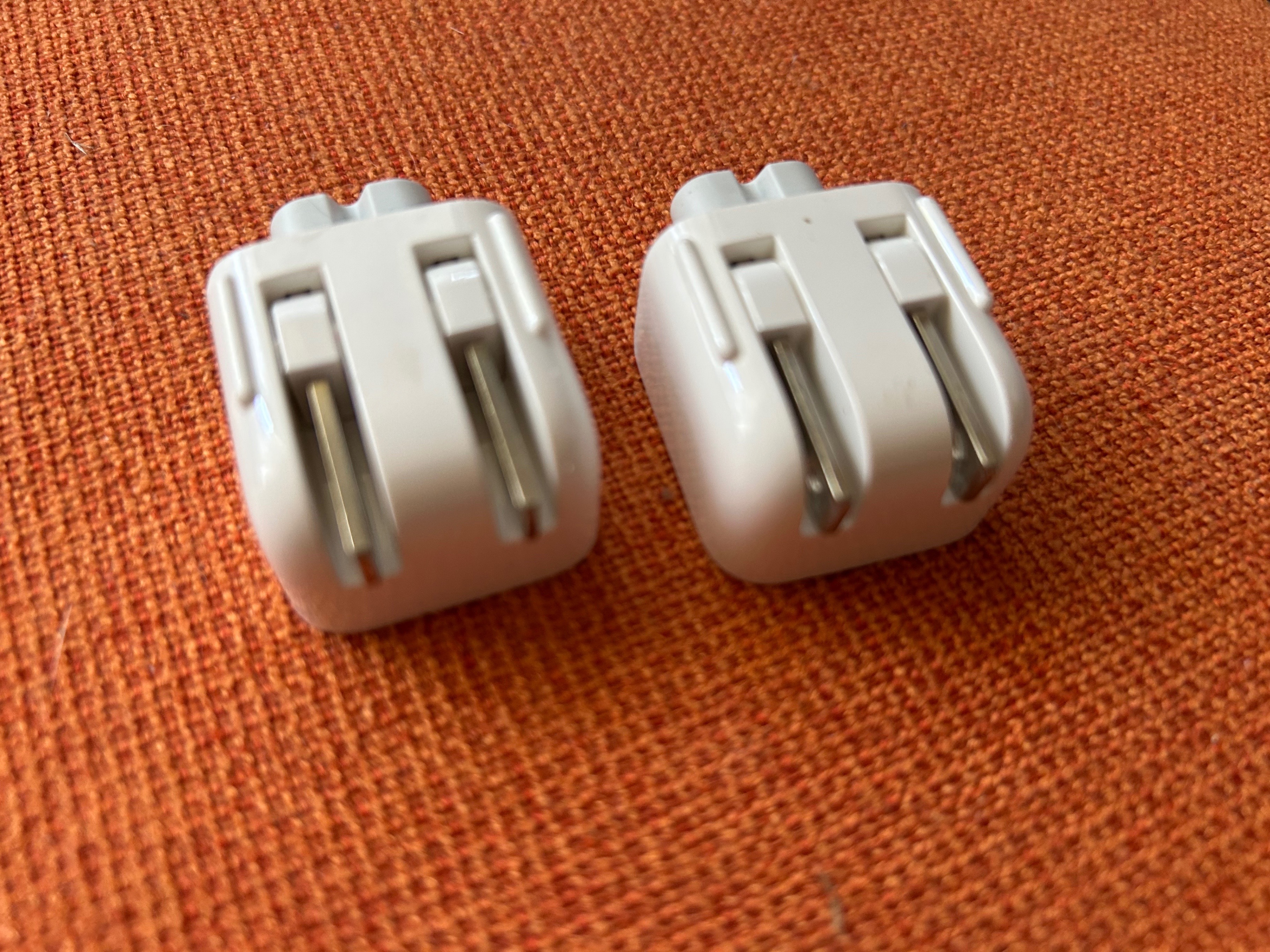 Apple Plug Adaptors - EU and America - photo 3