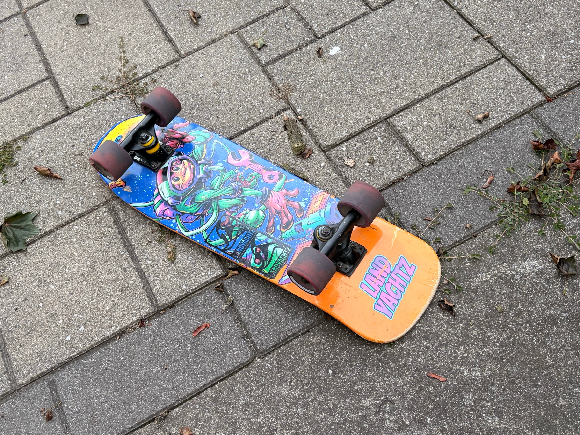 Landyachtz longboard w/ Bear trucks