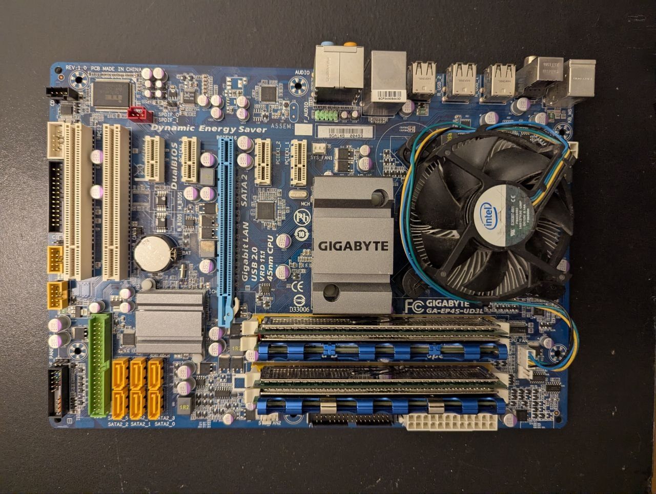 Gigabyte GA-EP45-UD3L Motherboard and Q8200 CPU+4GBRAM