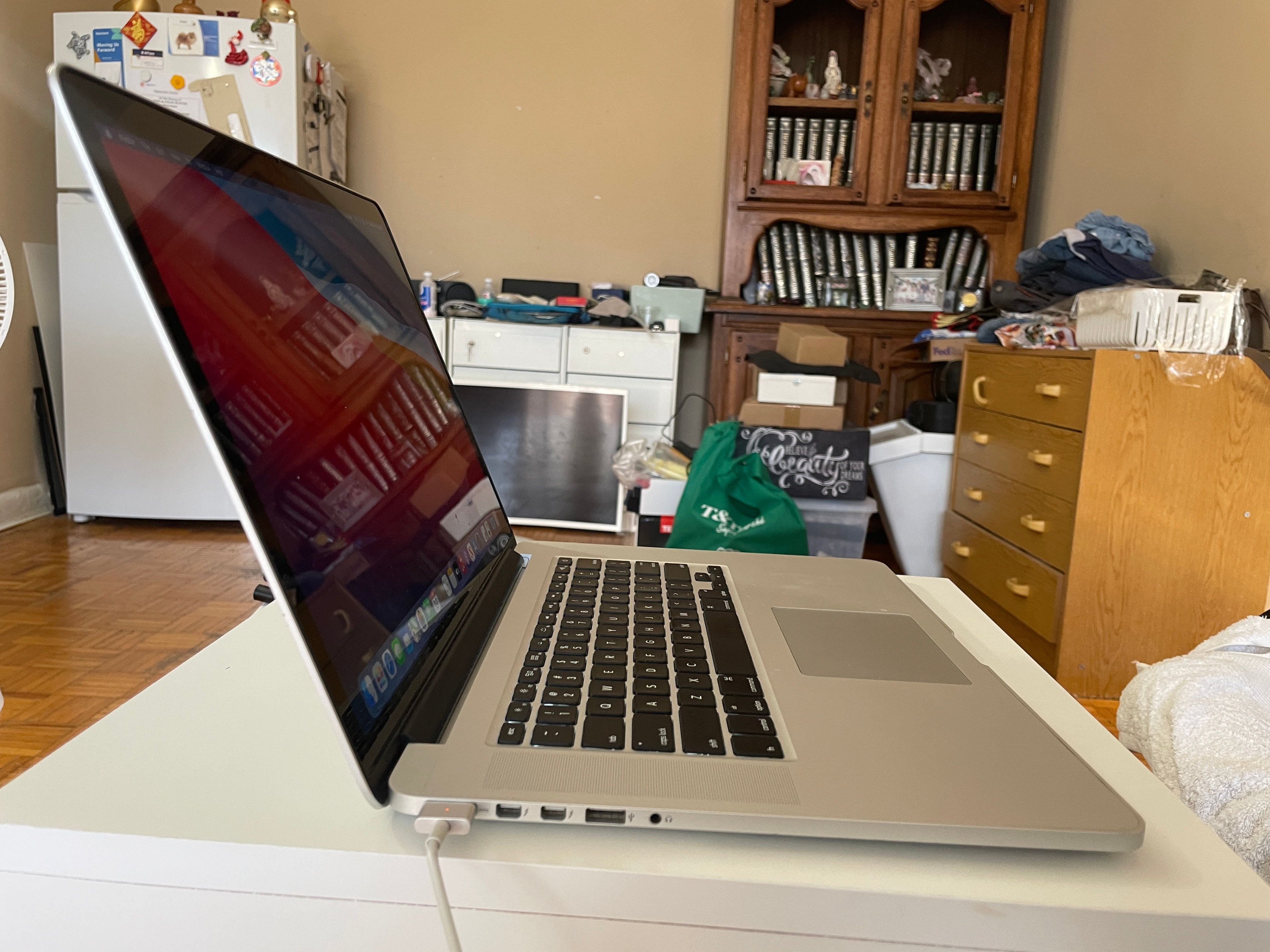 Apple MacBook Pro A1398 with original charger - photo 3