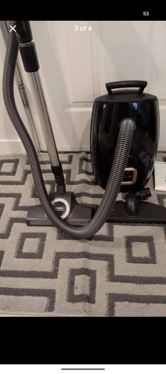 Miele Guard L1 Cat and Dog Vacuum - Used Like New - photo 5