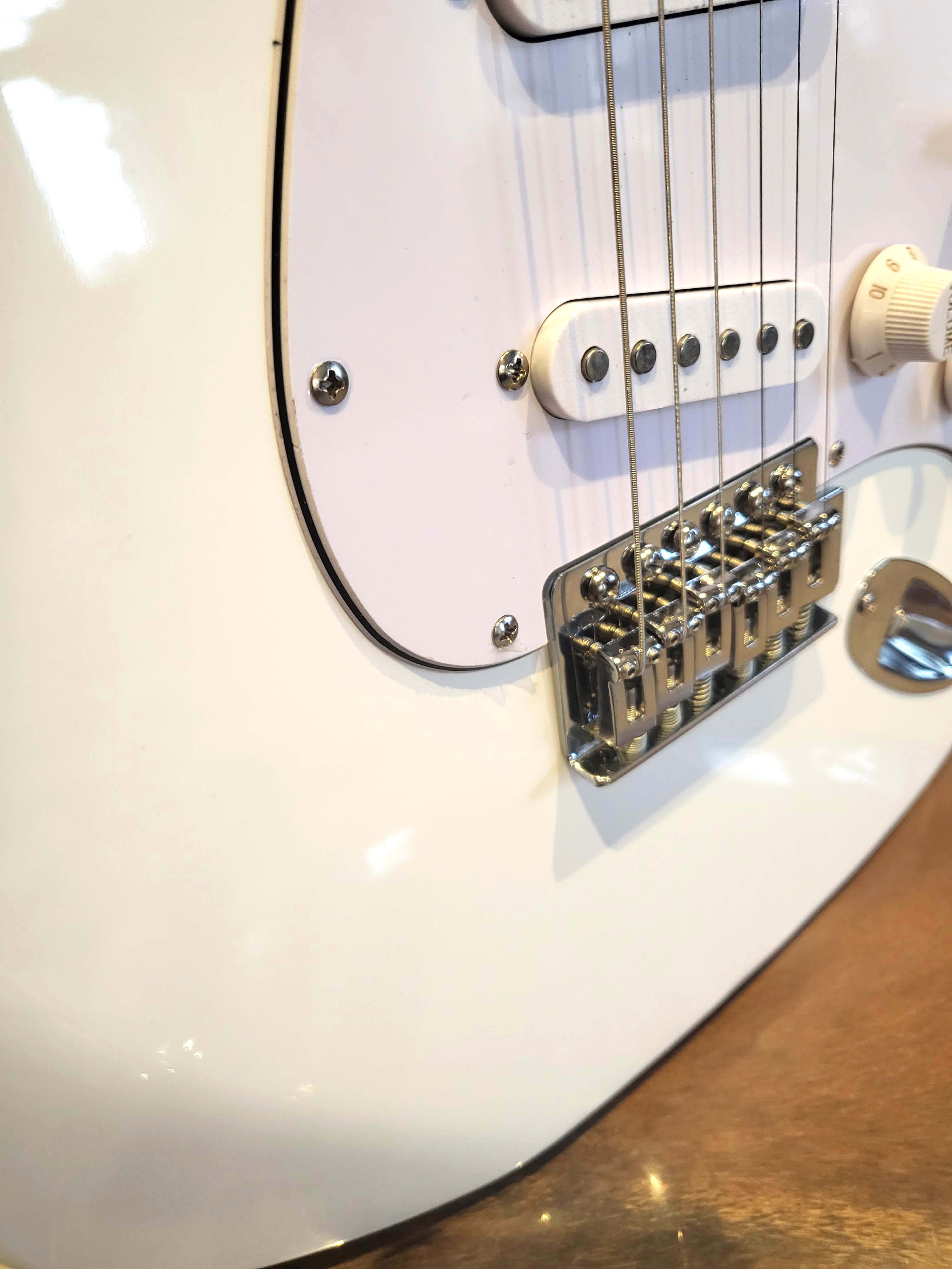 Brand New White Electric Guitar – Clean Sound, Solid Quality - photo 4